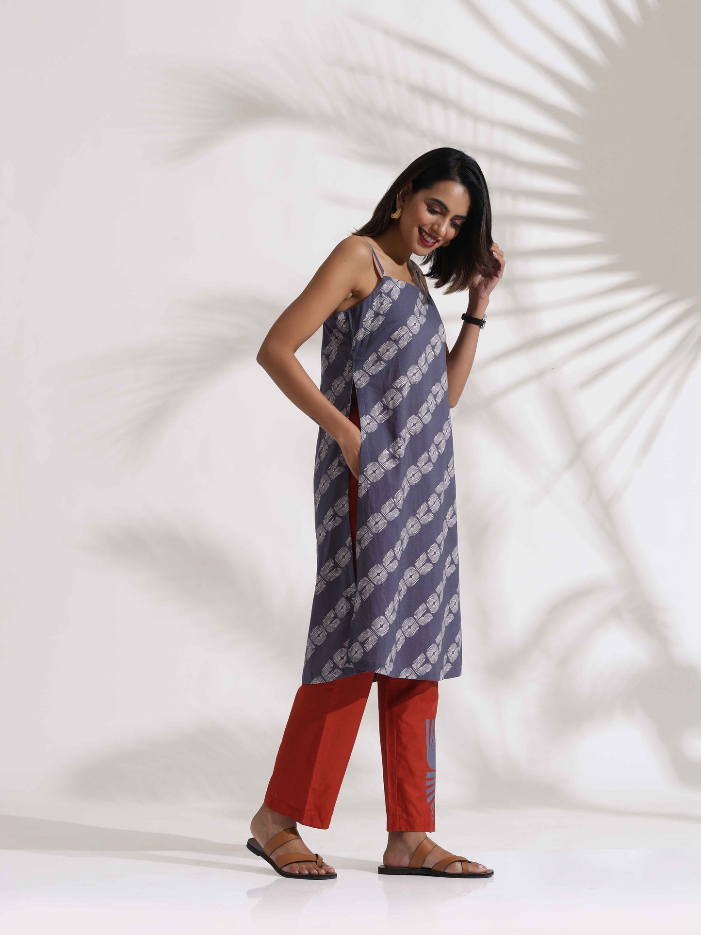 trueBrowns Grey Cotton Print Highslit Kurta Set | Swadesiicart