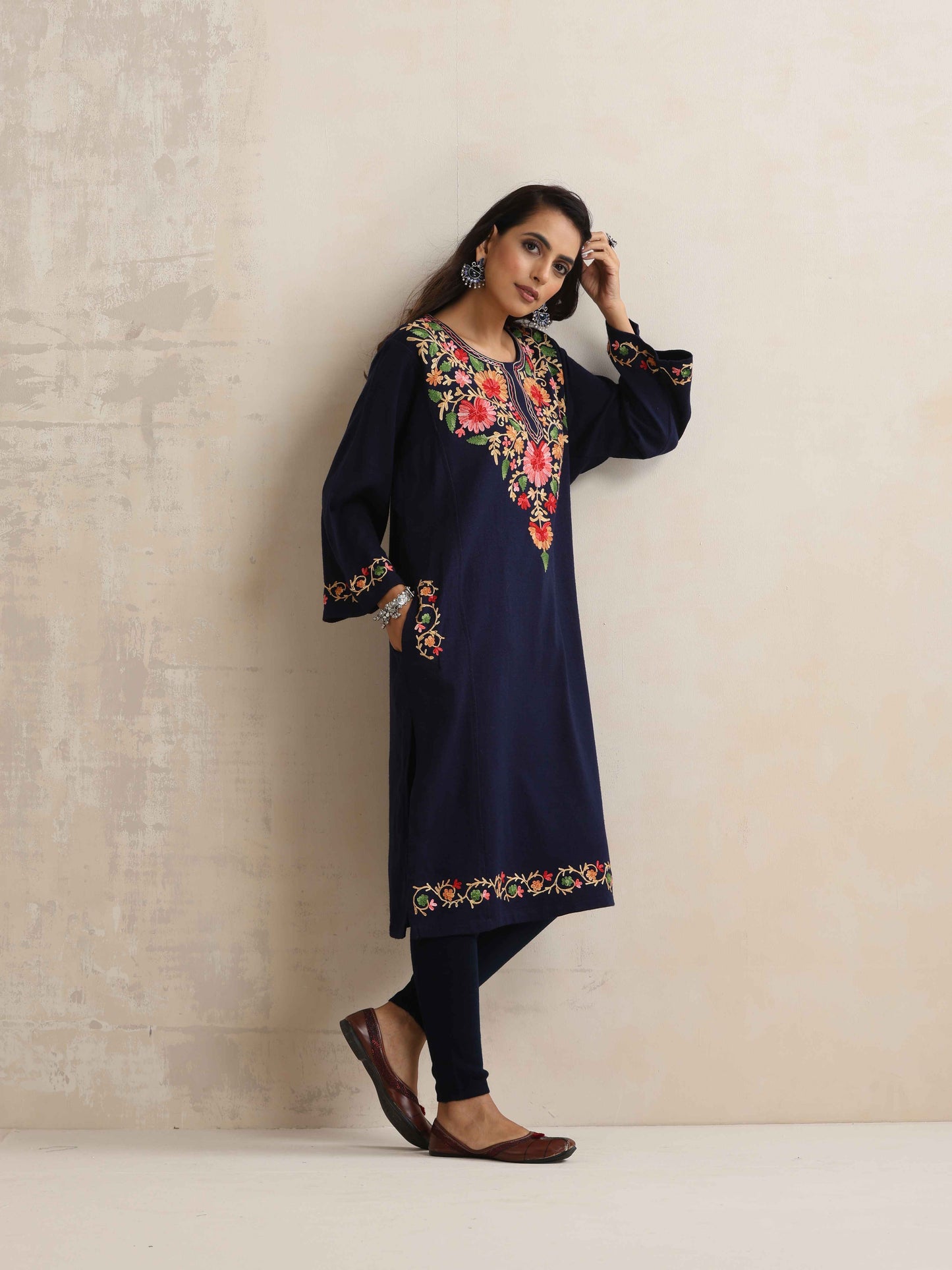 trueBrowns Blue Floral Embroidered Woollen Phiran Kurta | Swadesiicart