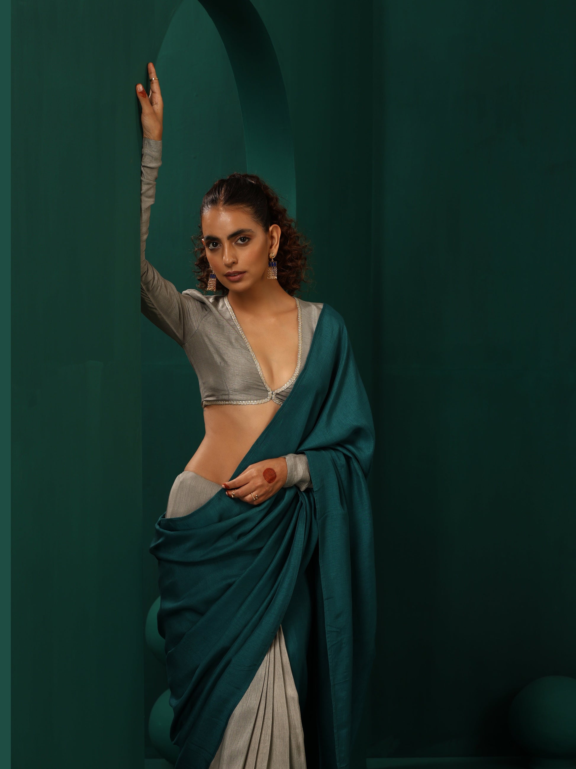 trueBrowns Teal Grey Silk Ready to Wear Saree | Swadesiicart