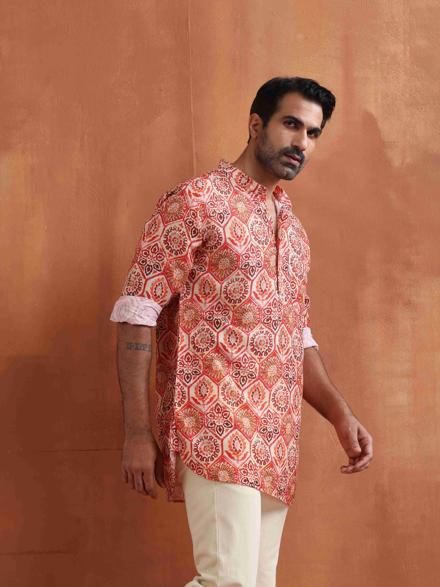 trueBrowns Men's Beige Printed Short Kurta | Swadesiicart
