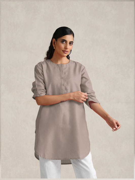 trueBrowns Light Grey Cotton Blend Short Kurta | Swadesiicart