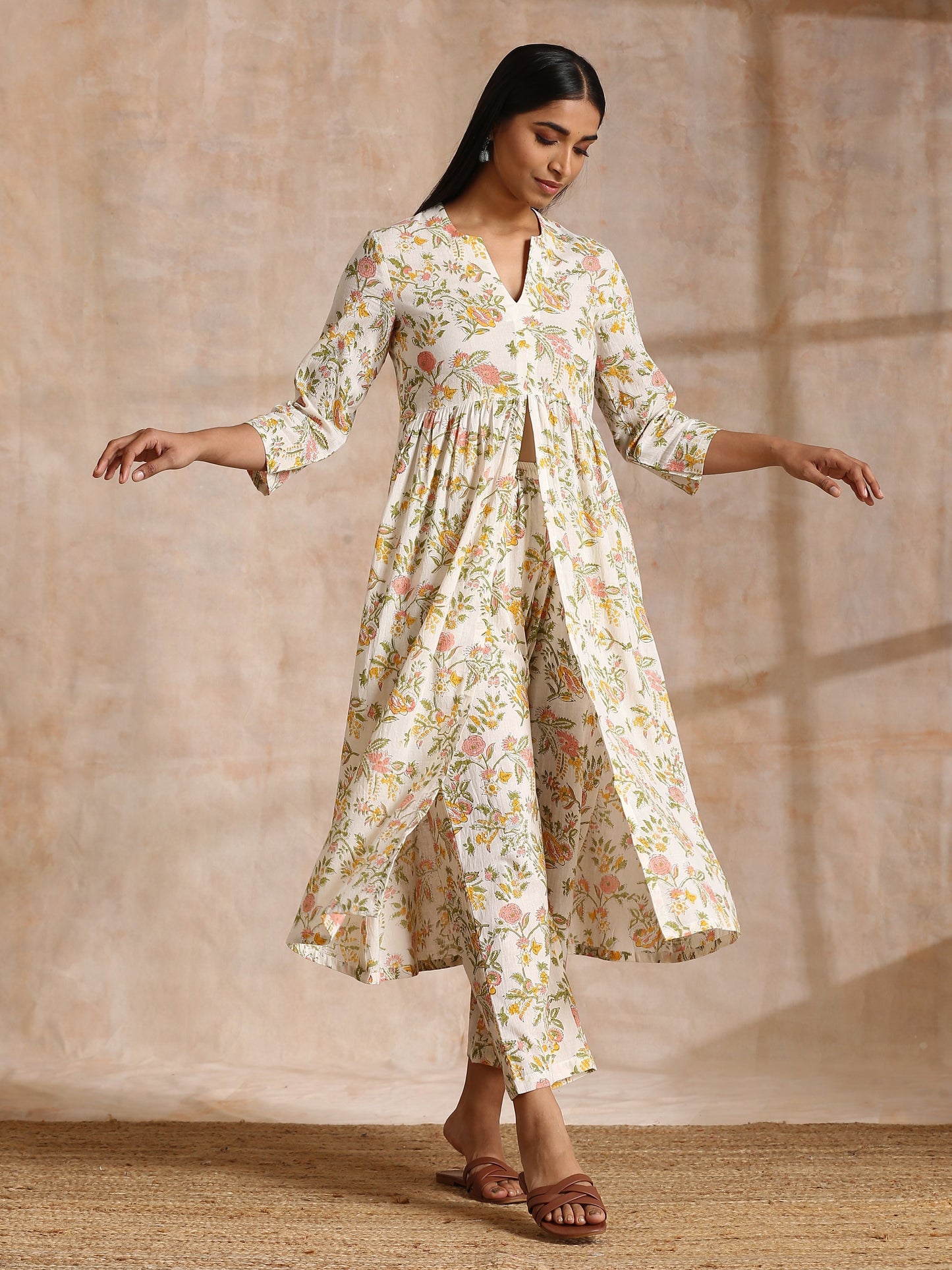 trueBrowns White Multi Color Overall Block Print Cotton Kurta Pant Set | Swadesiicart