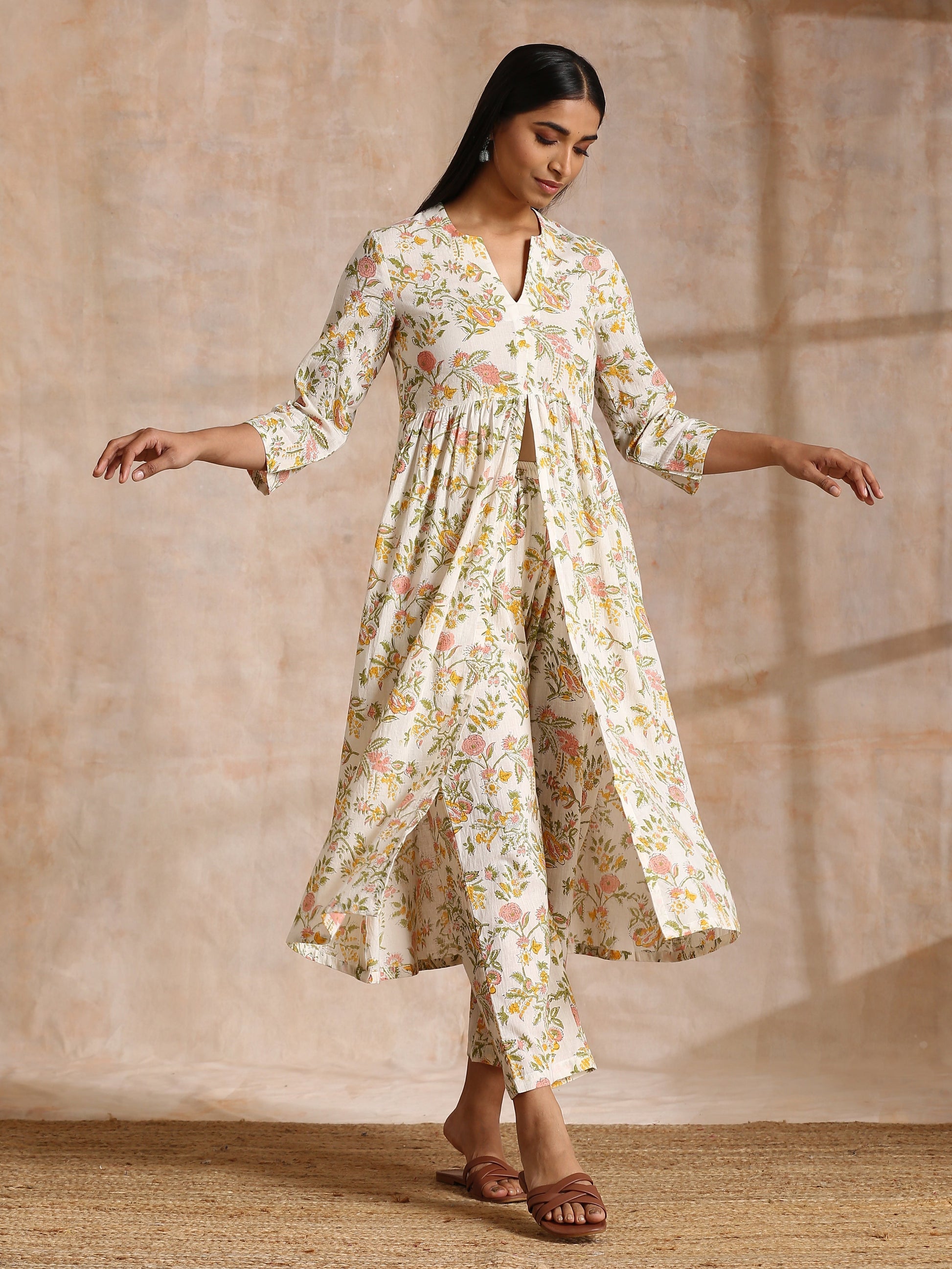 trueBrowns White Multi Color Overall Block Print Cotton Kurta Pant Set | Swadesiicart