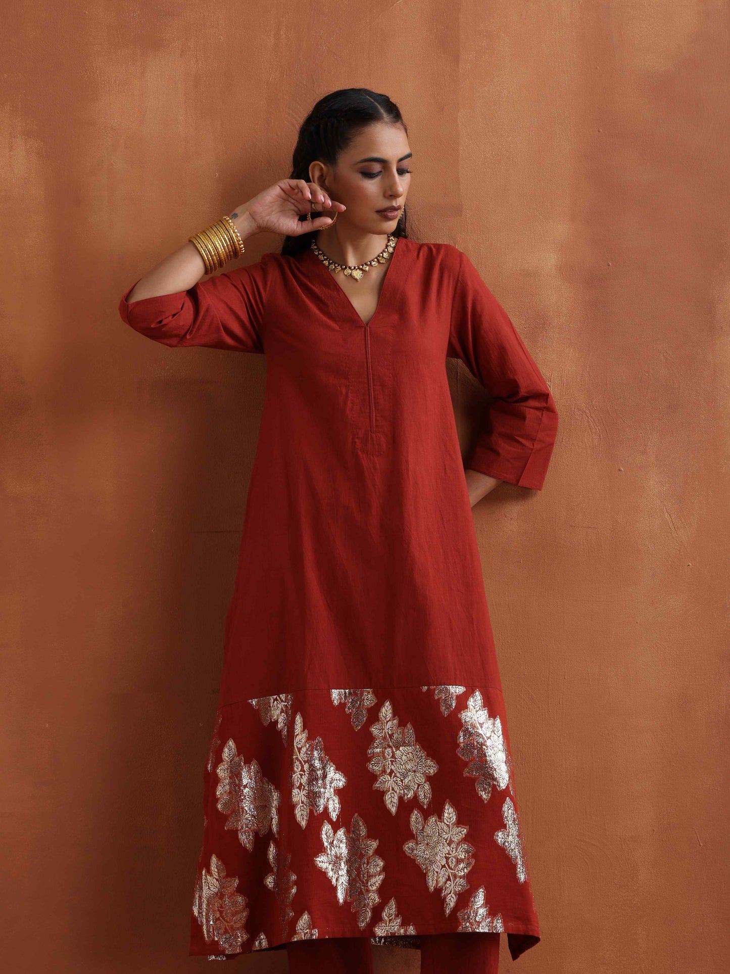 trueBrowns Rust Metallic Straight Kurta Set | Swadesiicart