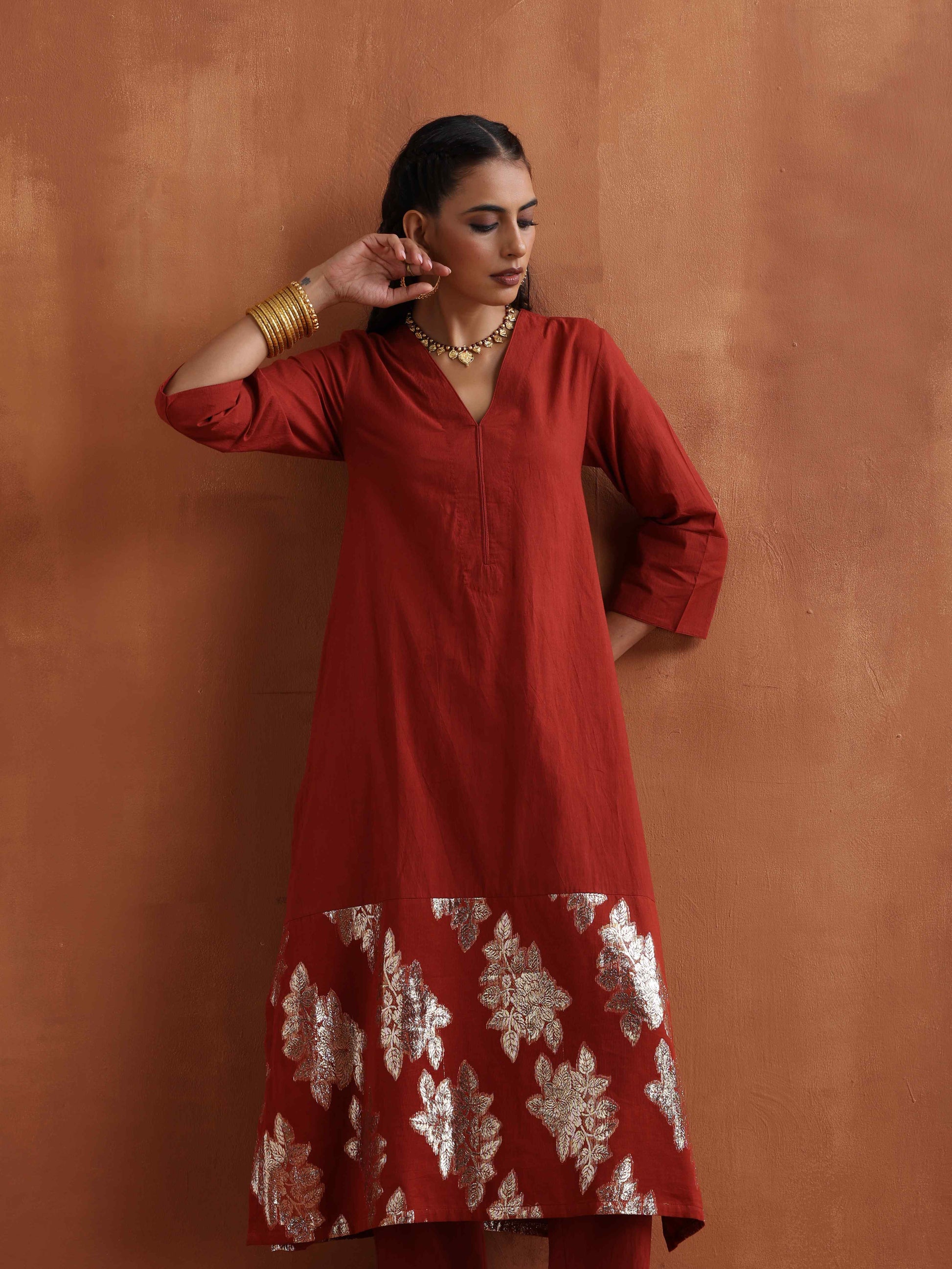 trueBrowns Rust Metallic Straight Kurta Set | Swadesiicart