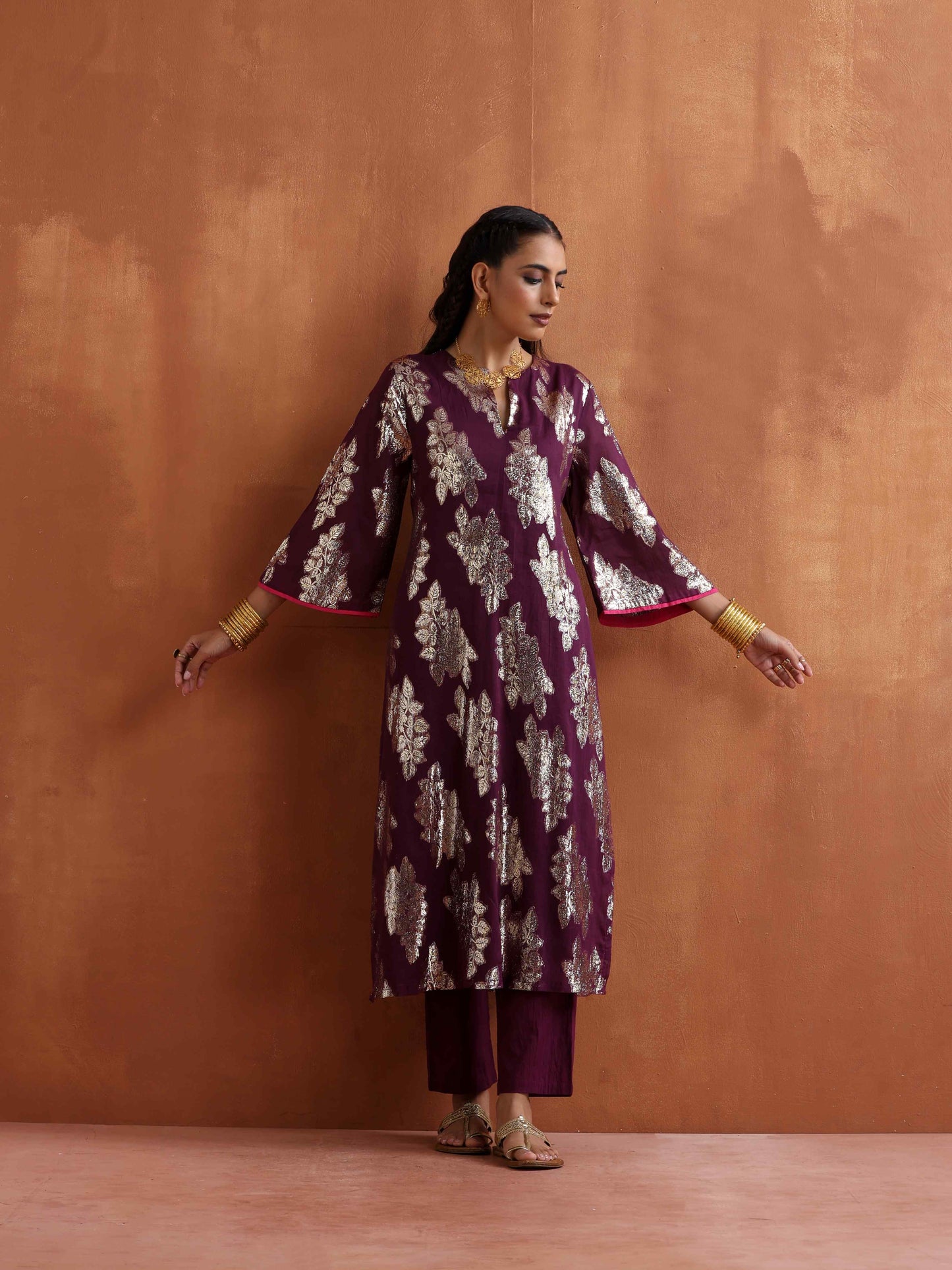 trueBrowns Purple Metallic Straight Kurta Set | Swadesiicart