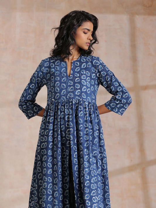 trueBrowns Indigo Dabu Floral Print Cotton Kurta Pant Set | Swadesiicart