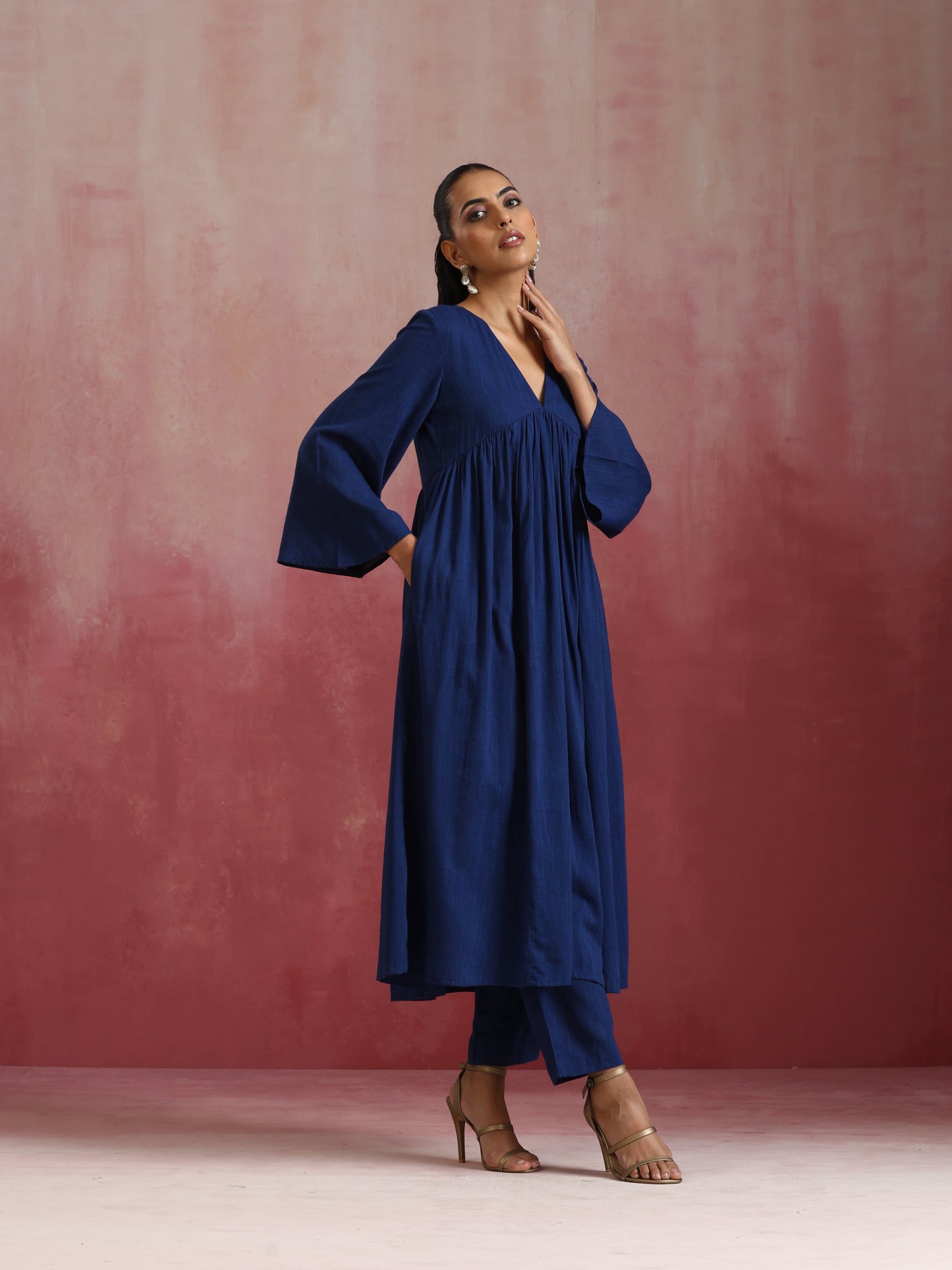 trueBrowns Blue Cotton Dobby Kurta Set | Swadesiicart