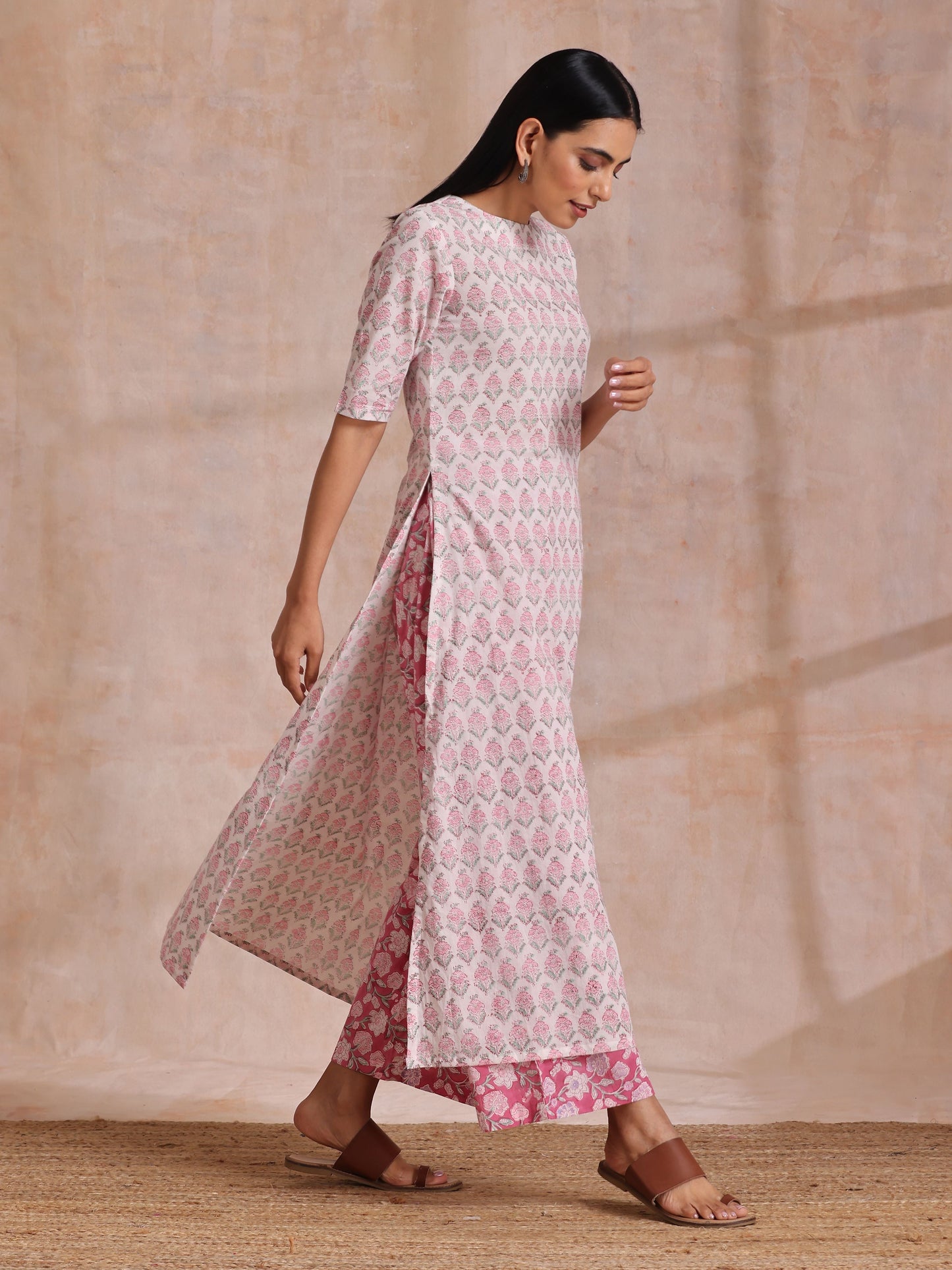 trueBrowns Pink Green Floral On White Block Print Cotton Slit Kurta Pant Set | Relove | Swadesiicart