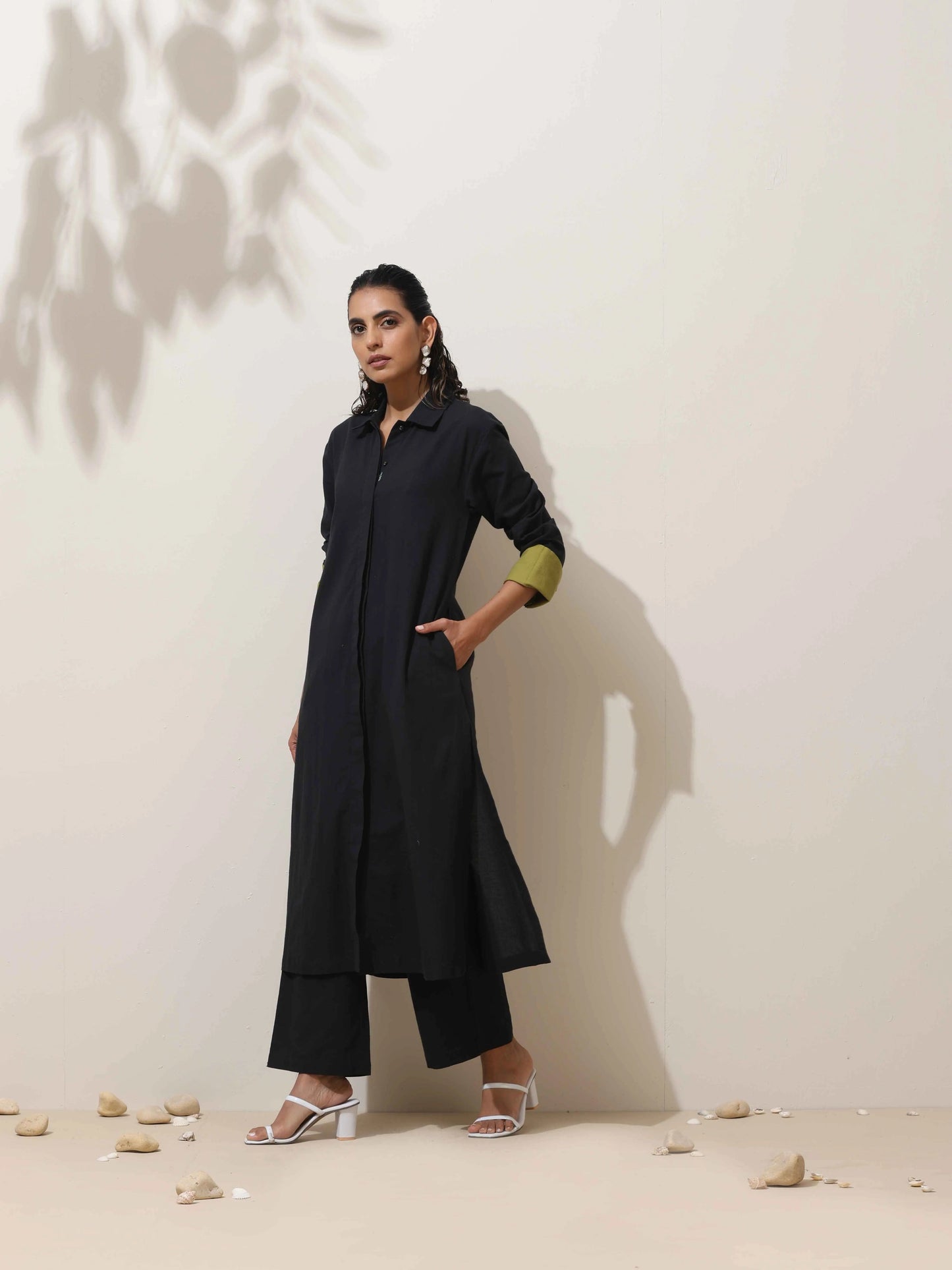 trueBrowns Black Cotton Linen Kurta Pant Set | Swadesiicart