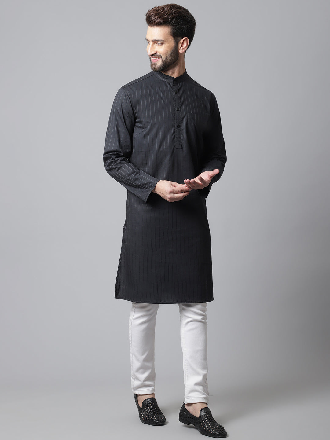Even Apparels Black Solid Kurta With Band Collar | Swadesiicart