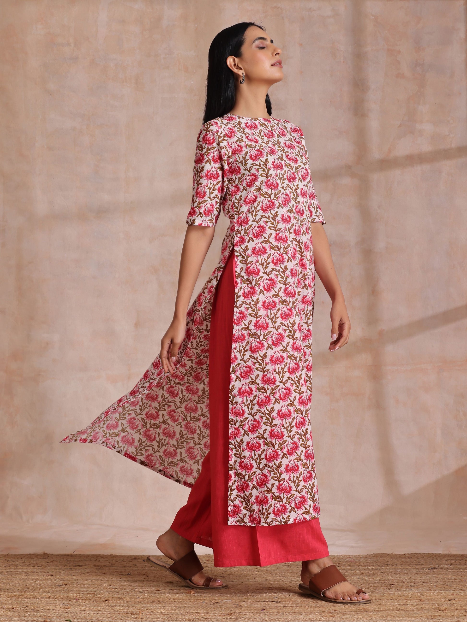 trueBrowns Pink Brown Overall Floral On White Block Print Cotton Slit Kurta Pant Set | Swadesiicart