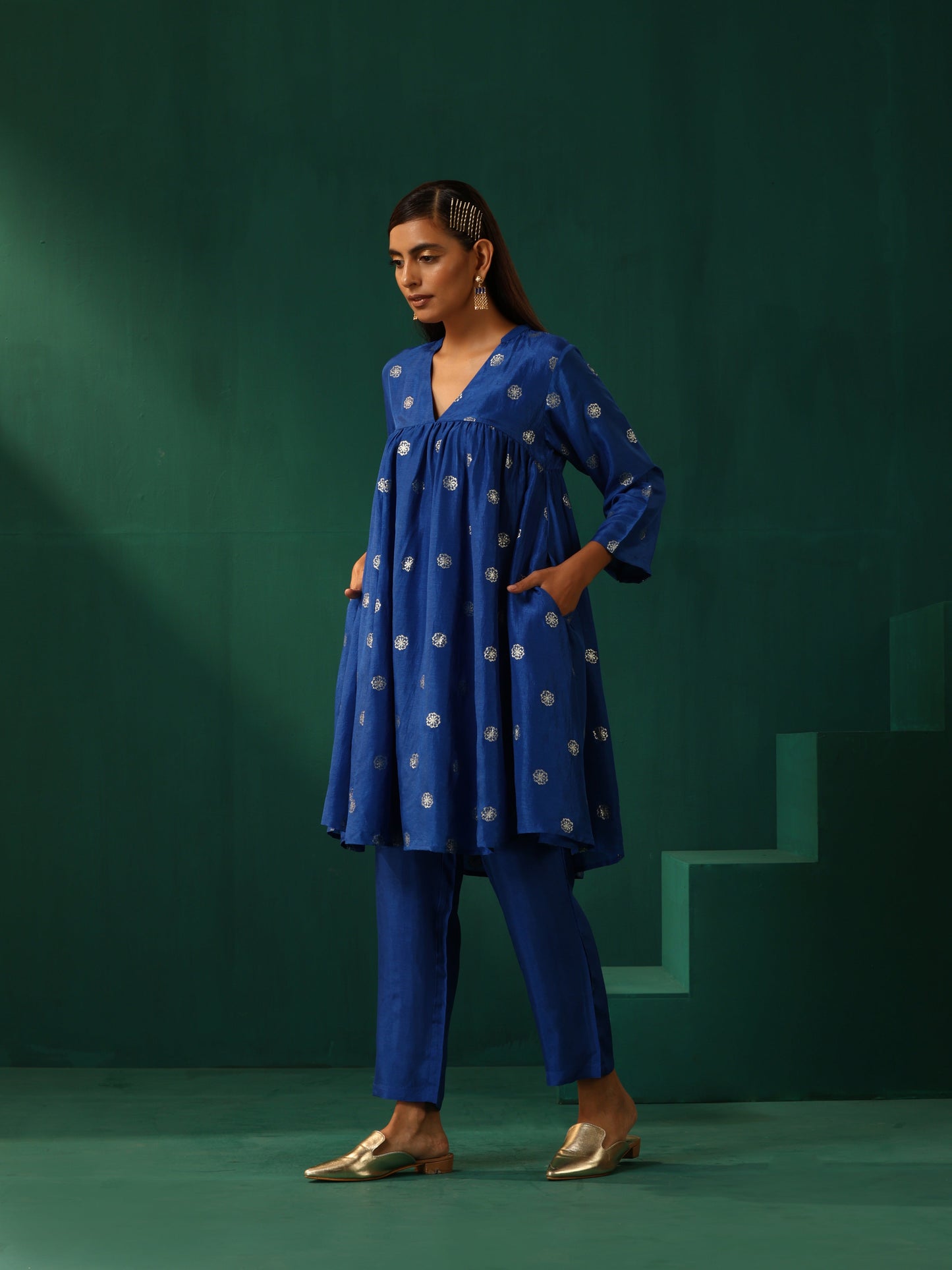 trueBrowns Royal Blue Geometric Floral Viscose Silk Front Gathered Co-ord Set - Swadesiicart
