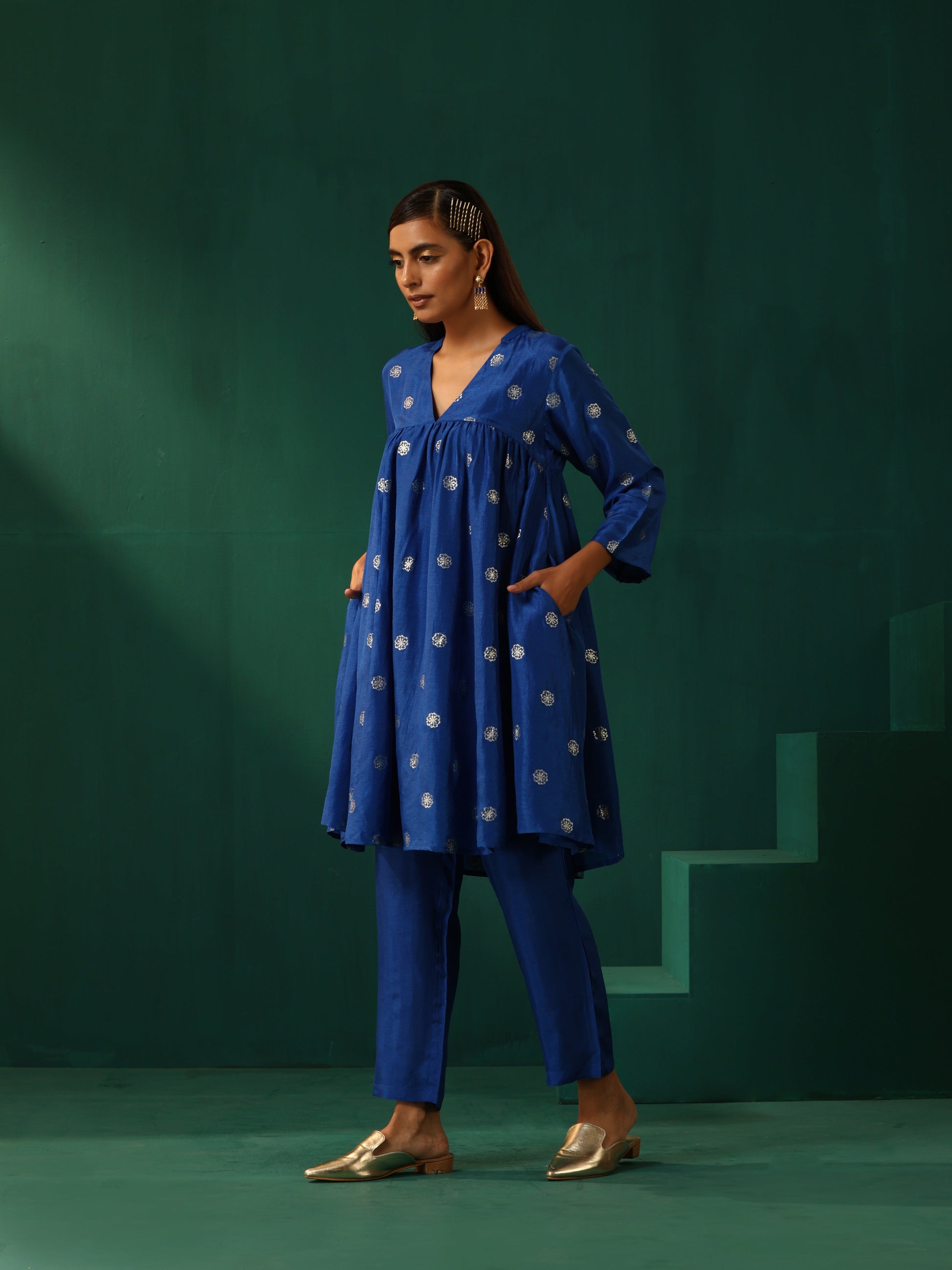 trueBrowns Royal Blue Geometric Floral Viscose Silk Front Gathered Co-ord Set - Swadesiicart
