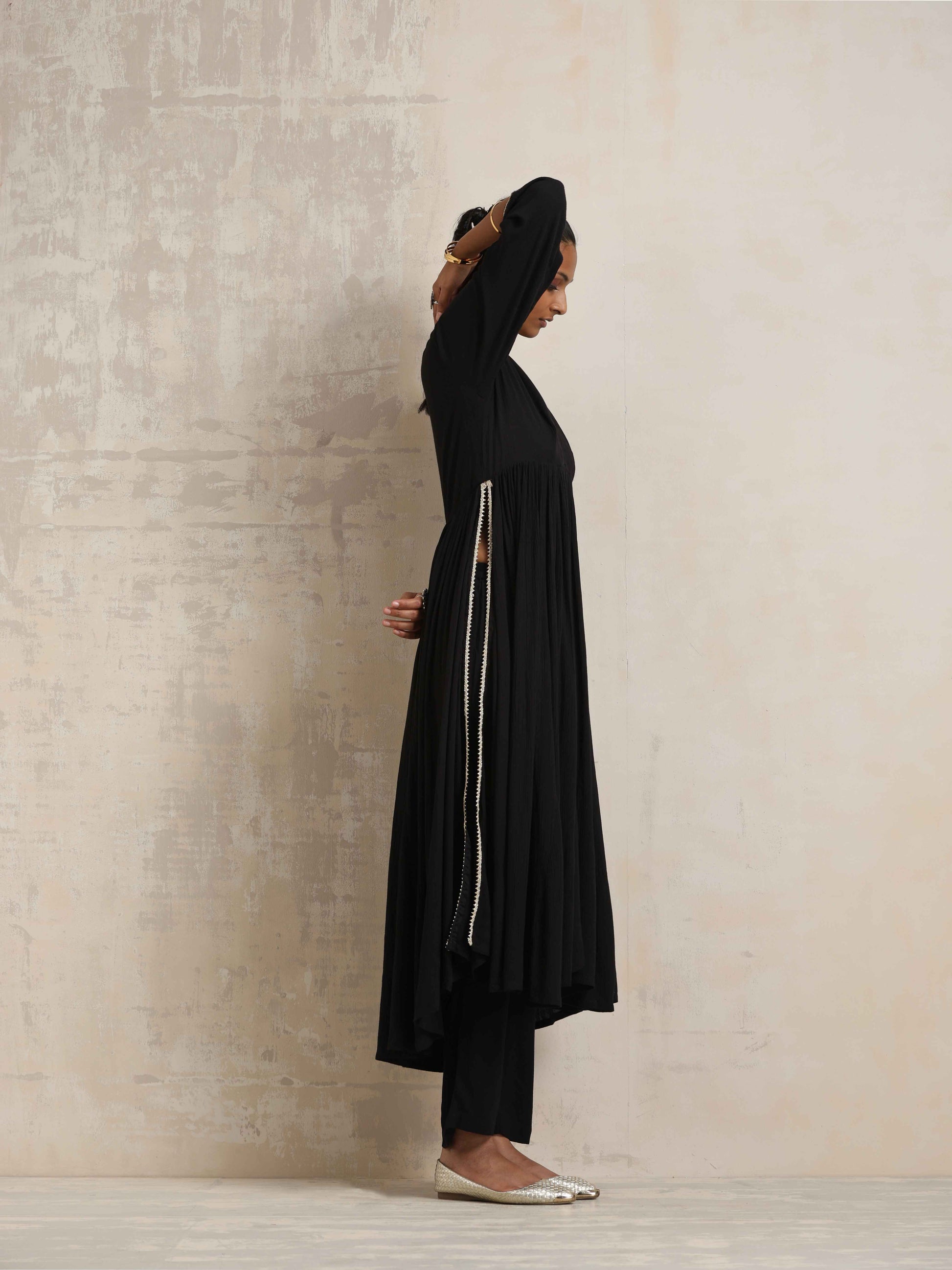 trueBrowns Black Crinkle Anarkali Flared Kurta Set | Swadesiicart