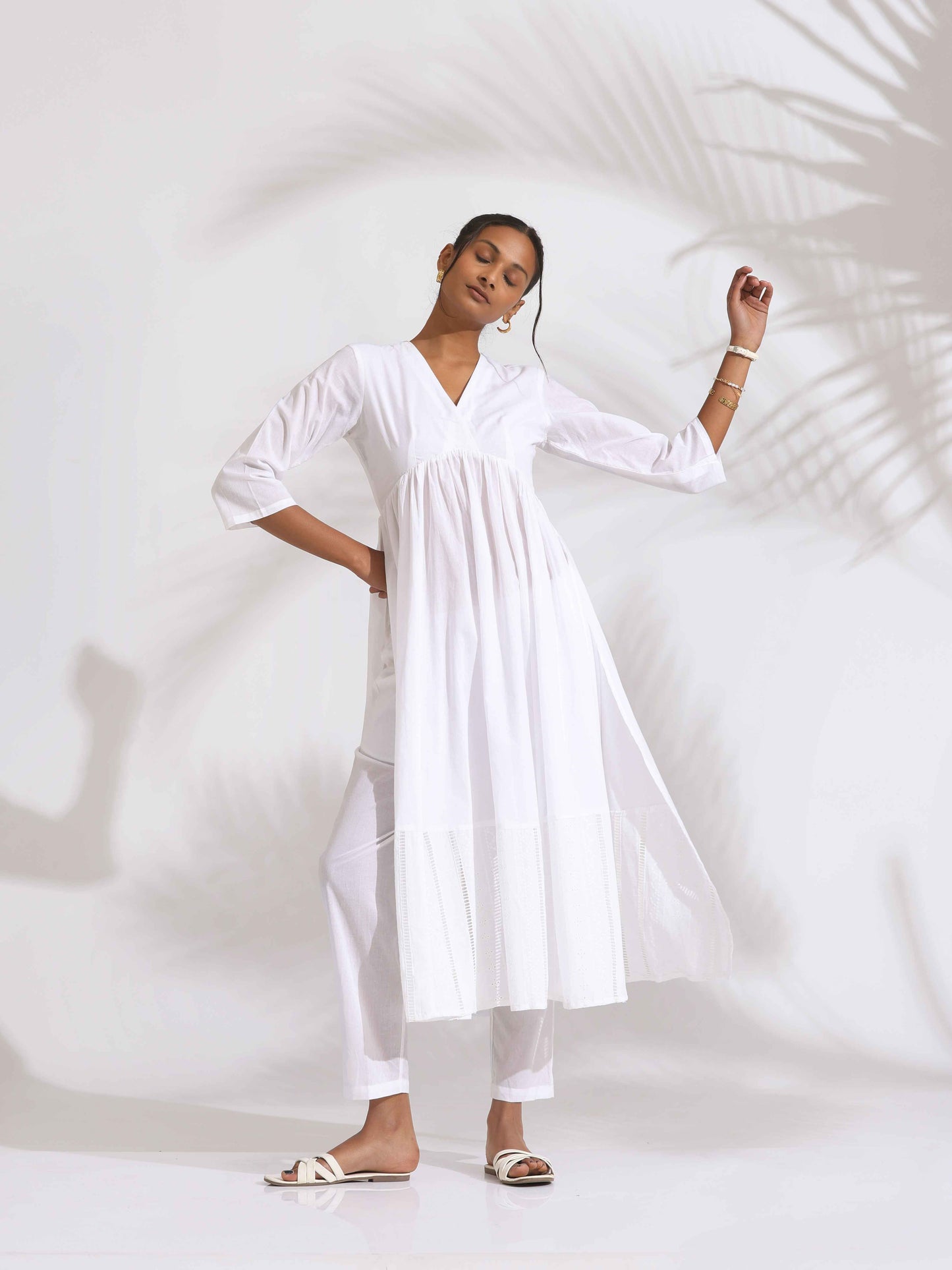 trueBrowns White Cotton Schiffli Flared Anarkali Kurta Set | Swadesiicart