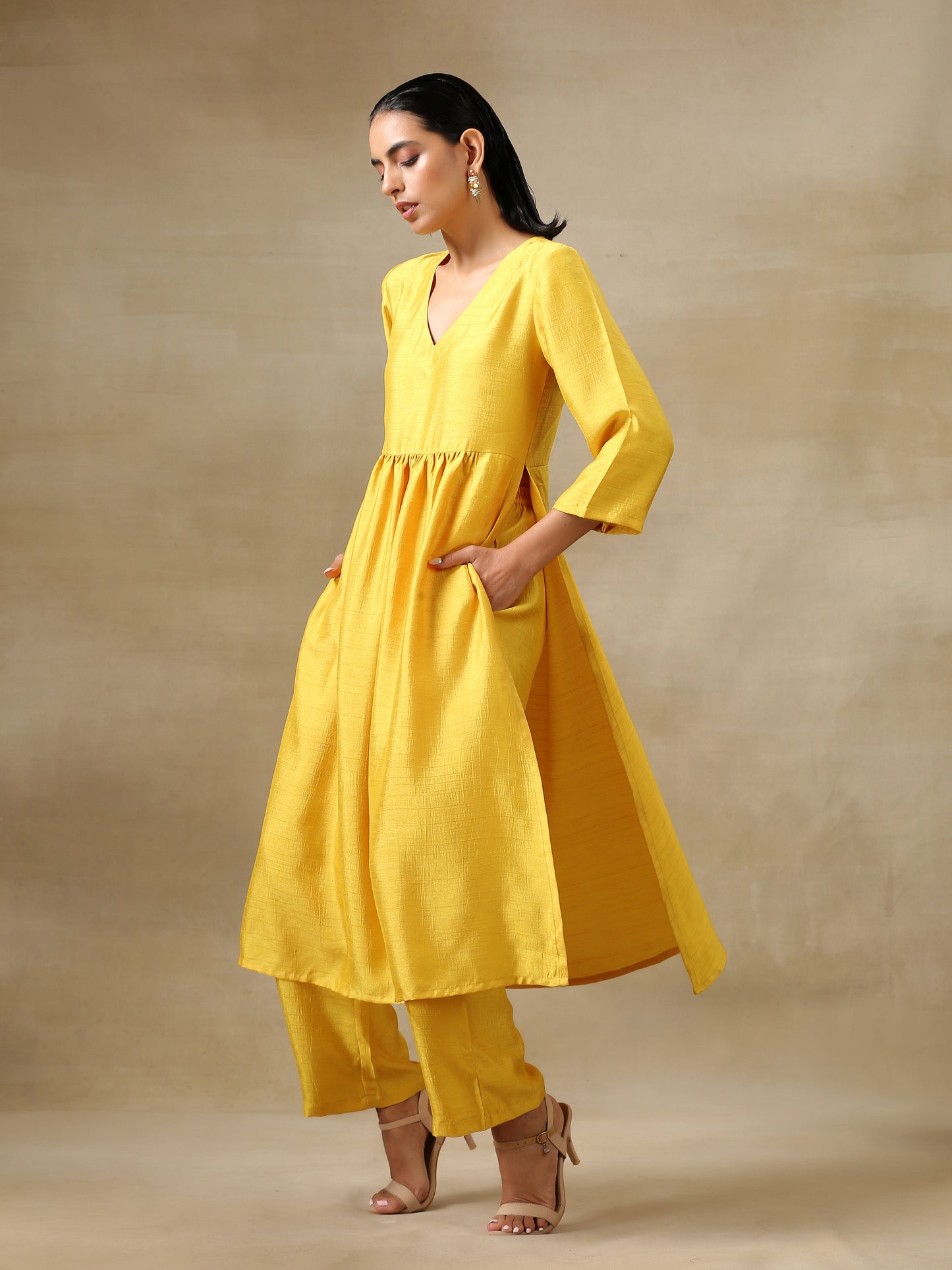 trueBrowns Yellow Textured Silk High Slit Gathered Kurta Set | Swadesiicart