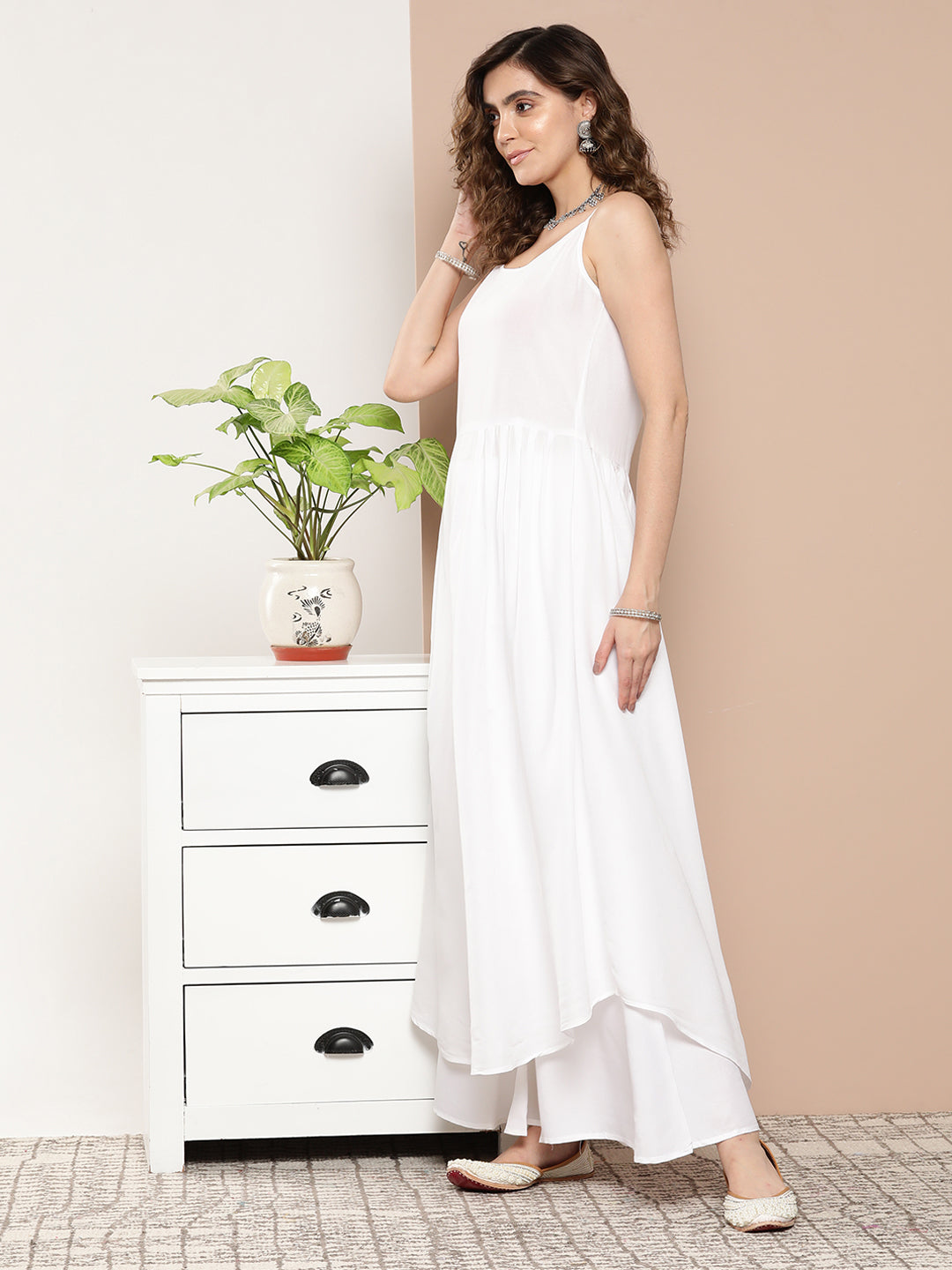 InWeave Women's Cream Strappy With Blue White Chintz Organza Cape - Swadesiicart