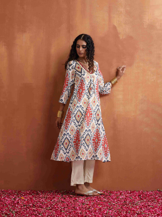 trueBrowns Off White Ikat Print Kurta Set | Swadesiicart