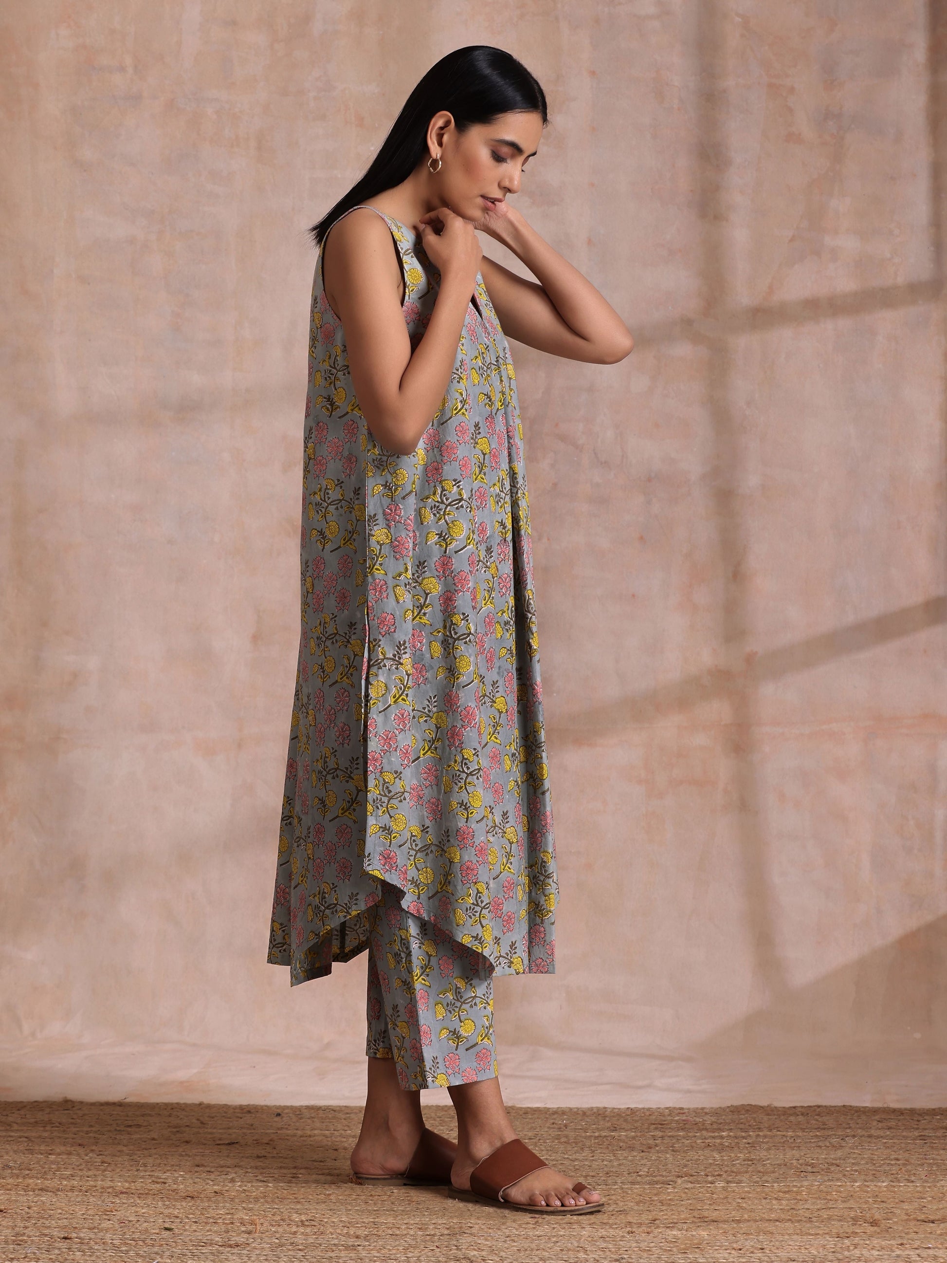 trueBrowns Grey Overall Floral Block Print Cotton Sleeveless Flared Kurta Pant Set | Swadesiicart