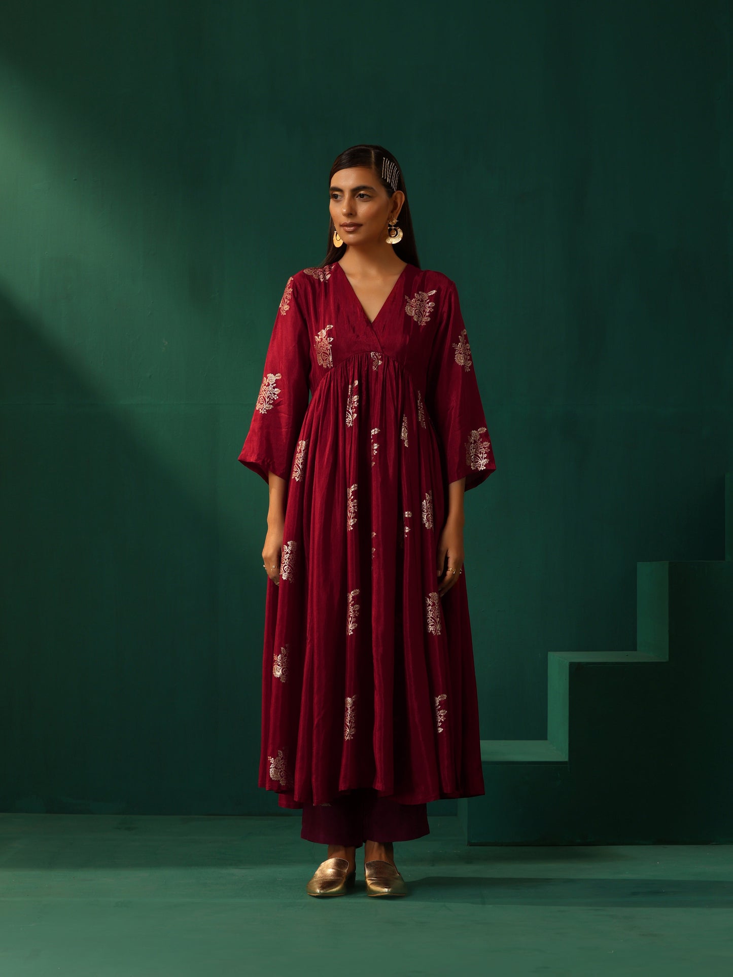trueBrowns Maroon Floral Viscose Silk V-Neck Waist Gathered Kurta Pant Set | Swadesiicart