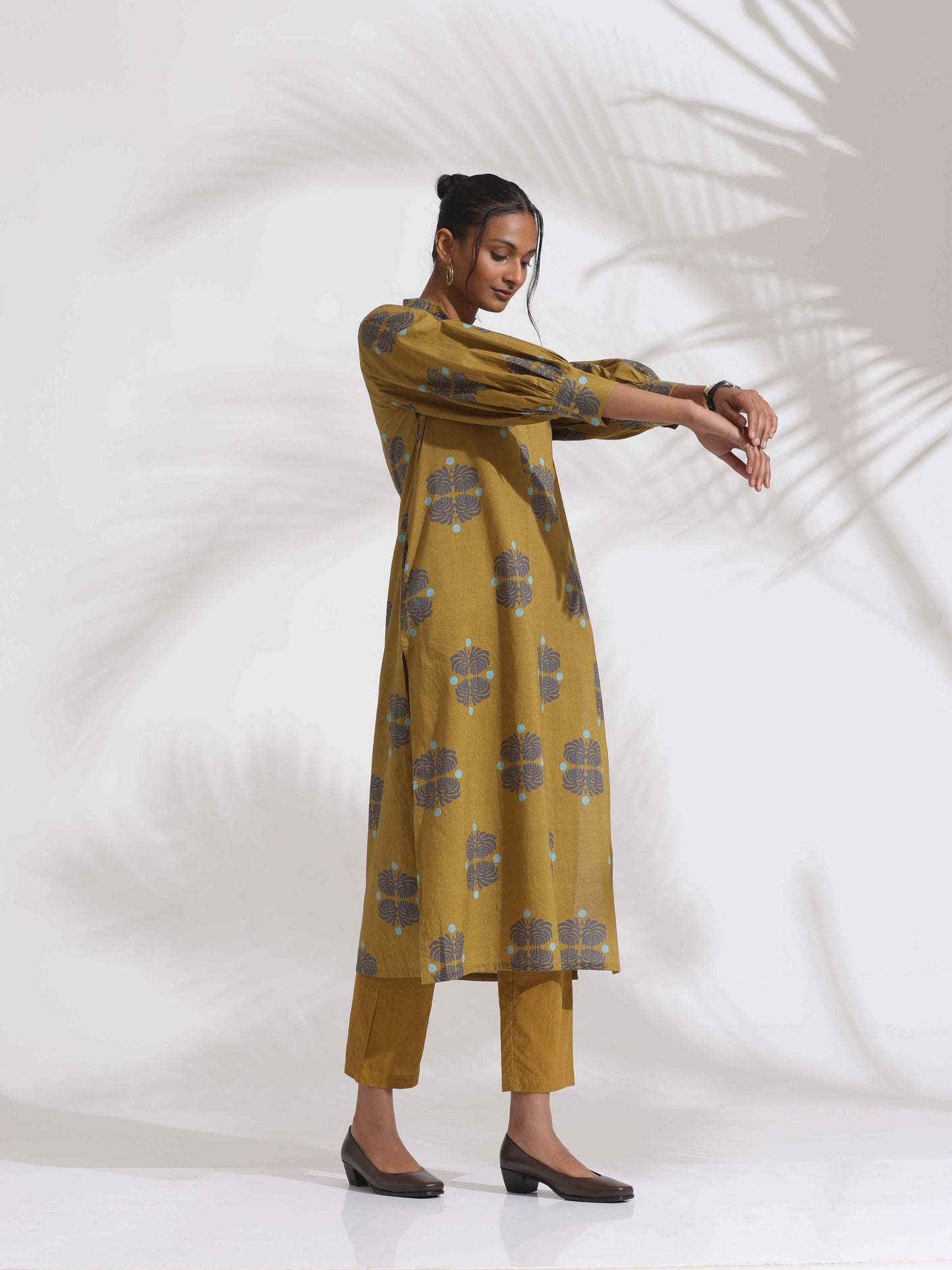 trueBrowns Green Cotton Print Straight Kurta Set | Swadesiicart