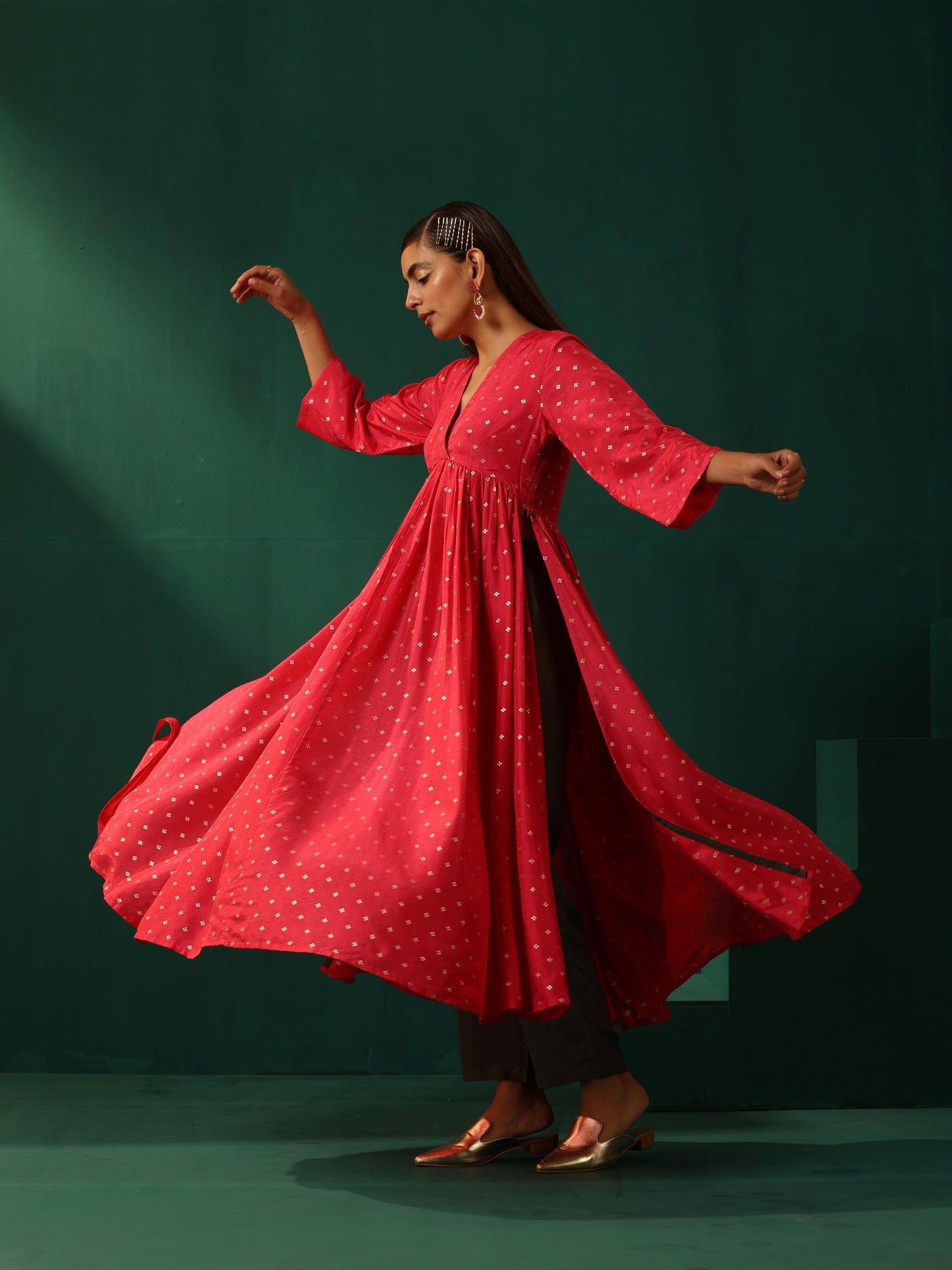 trueBrowns Pink Square Viscose Silk V-Neck Waist Gathered Kurta Pant Set | Swadesiicart