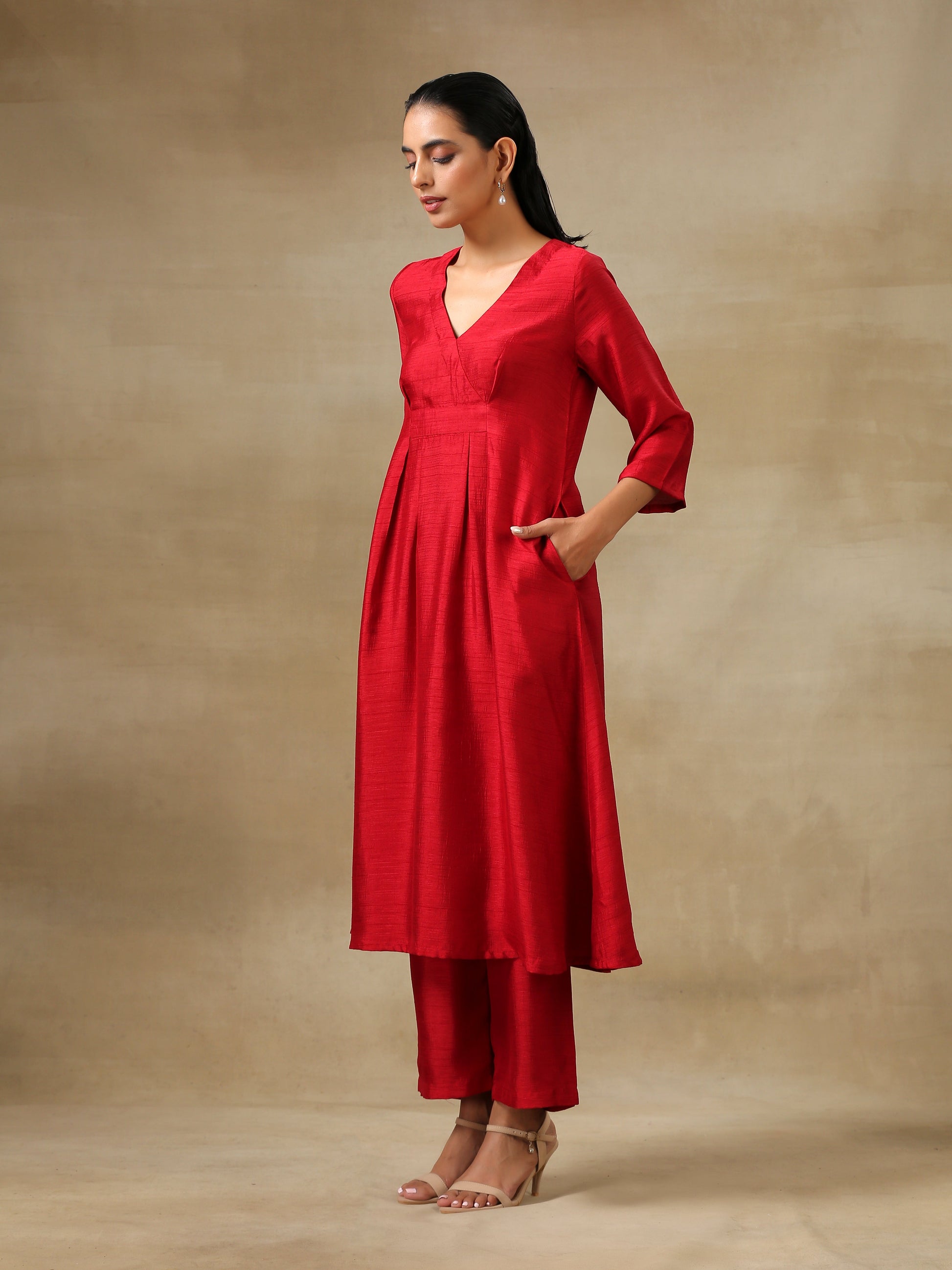 trueBrowns Maroon Textured Silk Overlap Pleat Kurta Pant Set | Swadesiicart