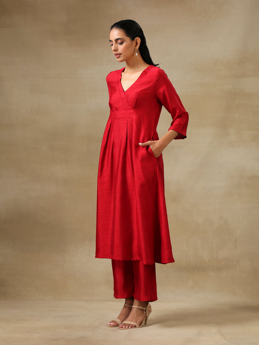 trueBrowns Maroon Textured Silk Overlap Pleat Kurta Pant Set | Swadesiicart