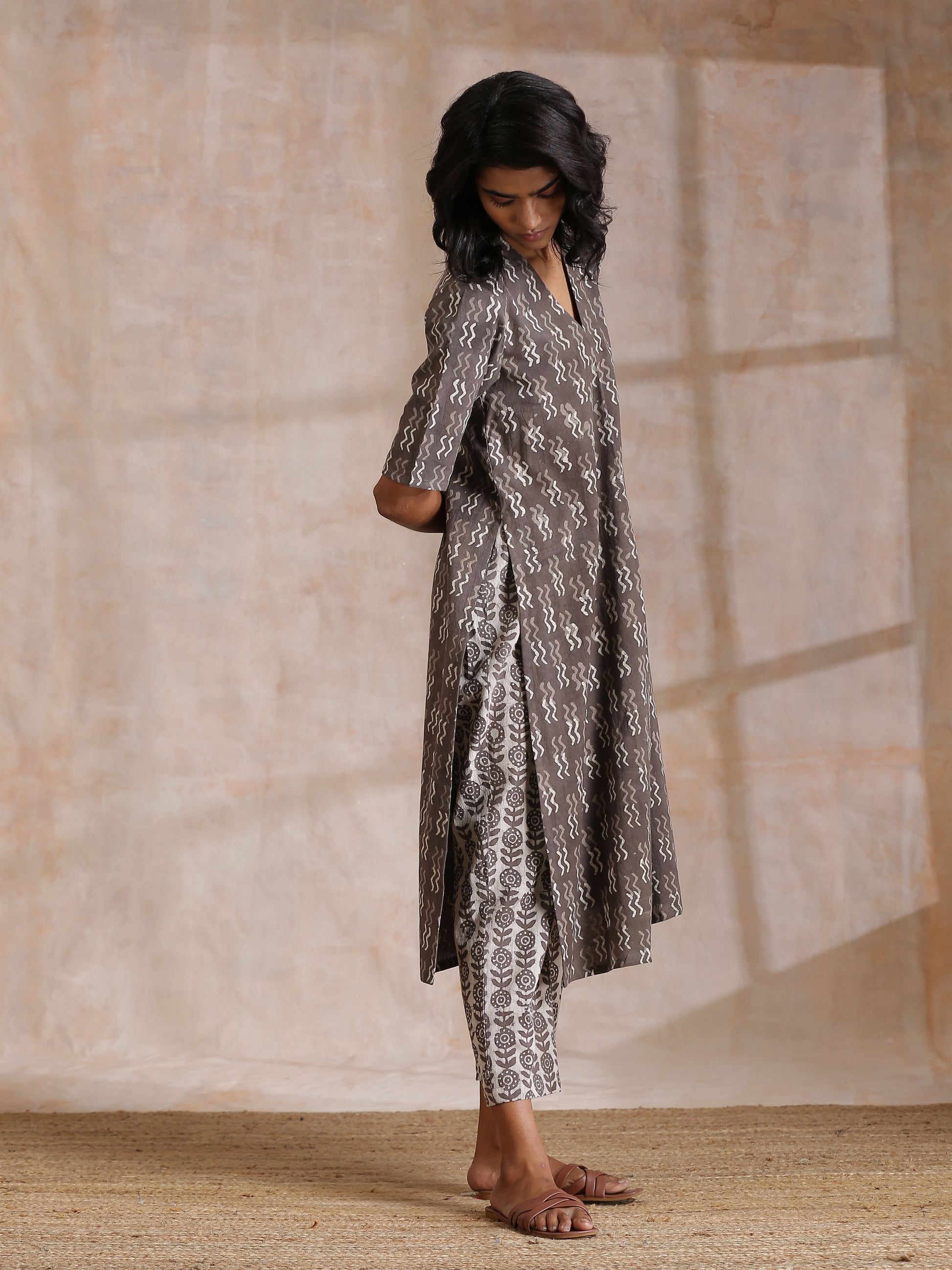 trueBrowns Clay Dabu Zig-Zag Motifs Print Cotton Kurta Pant Set | Swadesiicart