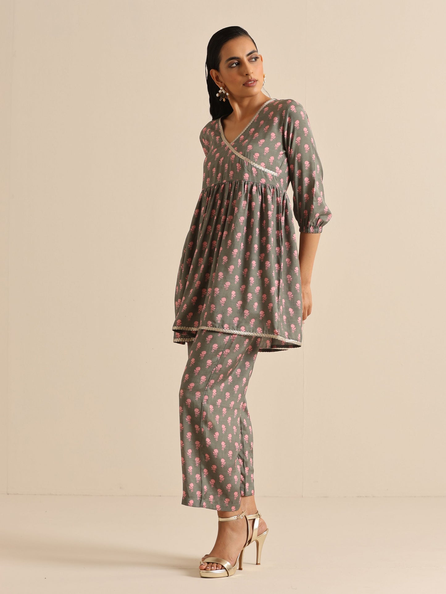 trueBrowns Grey Floral Silk Printed Co-Ord Set - Swadesiicart