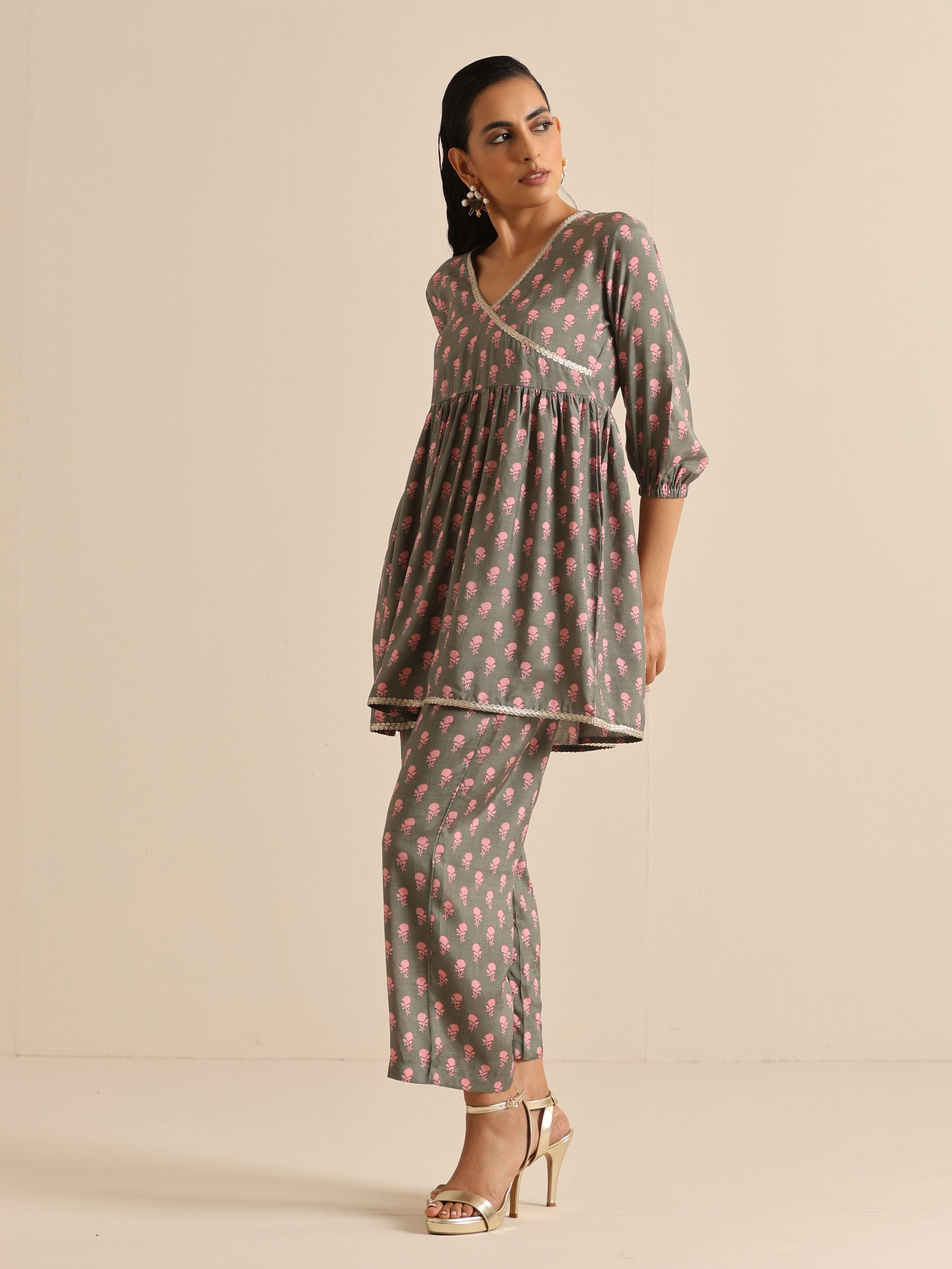 trueBrowns Grey Floral Silk Printed Co-Ord Set - Swadesiicart