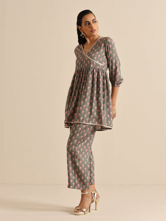 trueBrowns Grey Floral Silk Printed Co-Ord Set - Swadesiicart