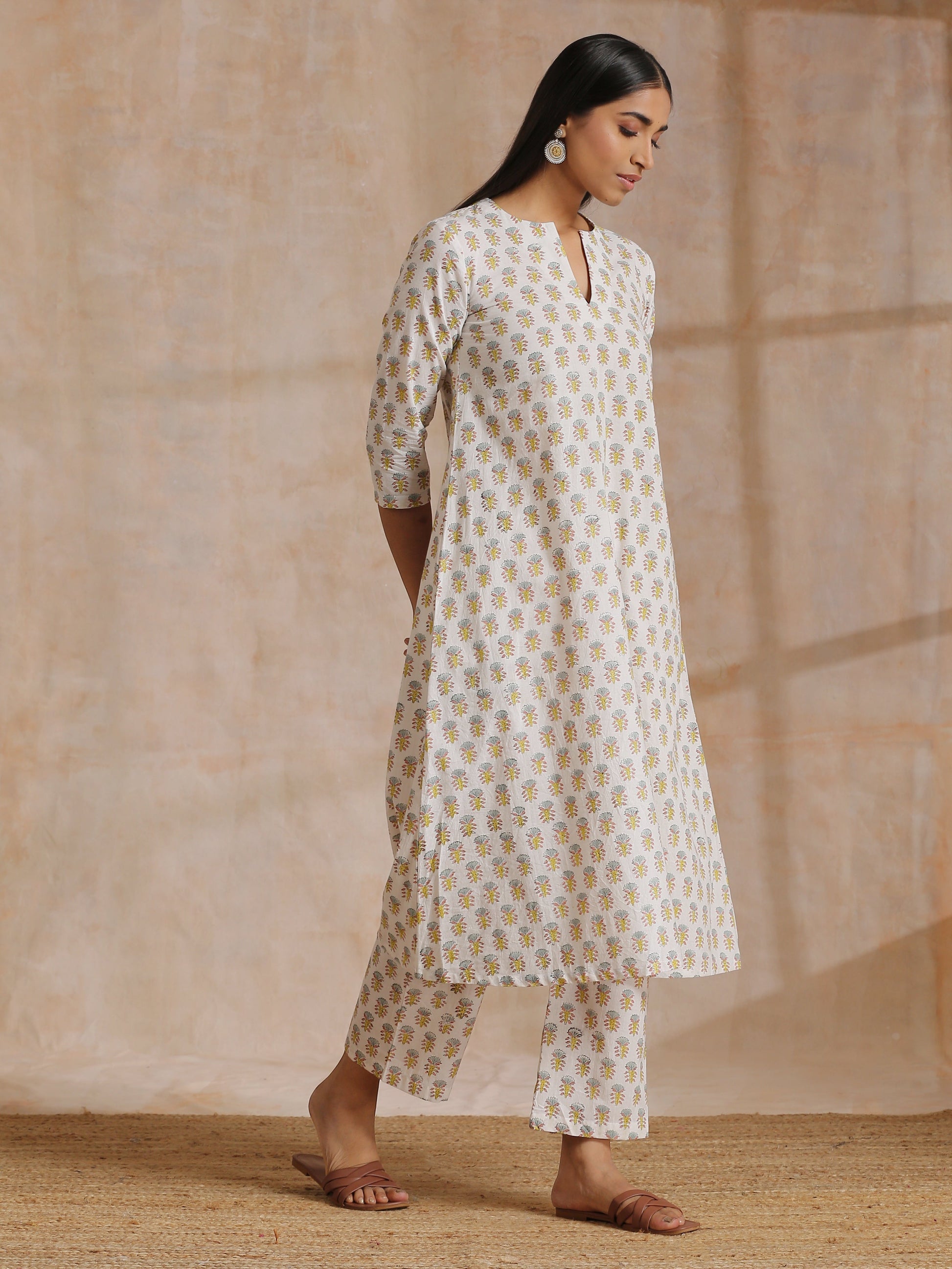 trueBrowns Multi Color Floral Booti Print Cotton Flared Kurta Pant Set | Swadesiicart