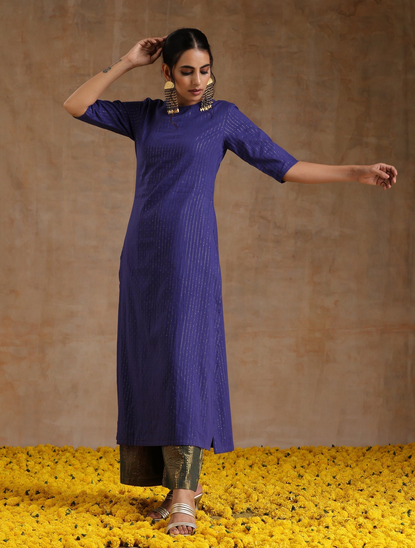 trueBrowns Spectrum Blue Gold Cotton High Slit Kurta Set | Swadesiicart