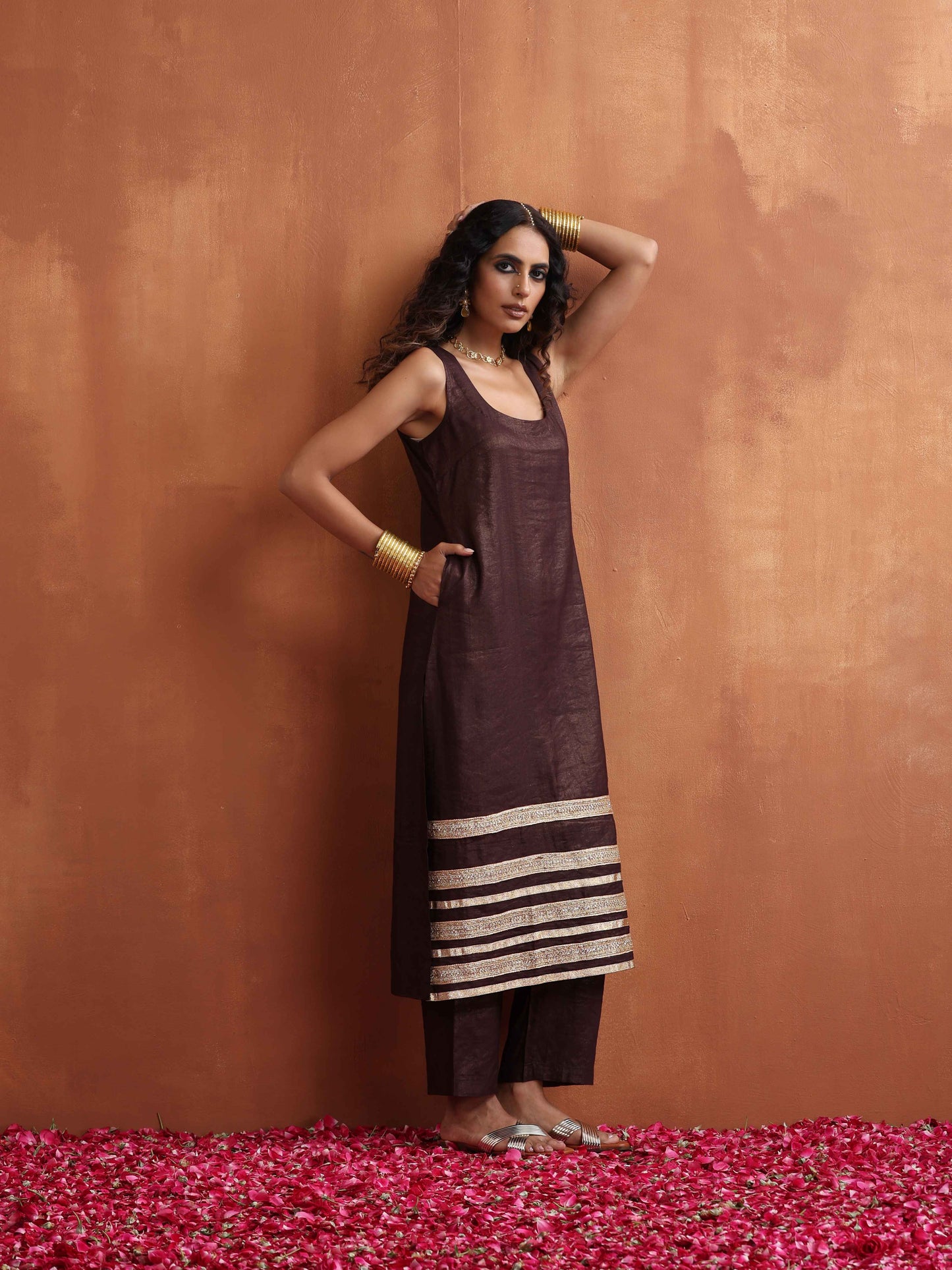 trueBrowns Brown Metallic Straight Kurta Set | Swadesiicart