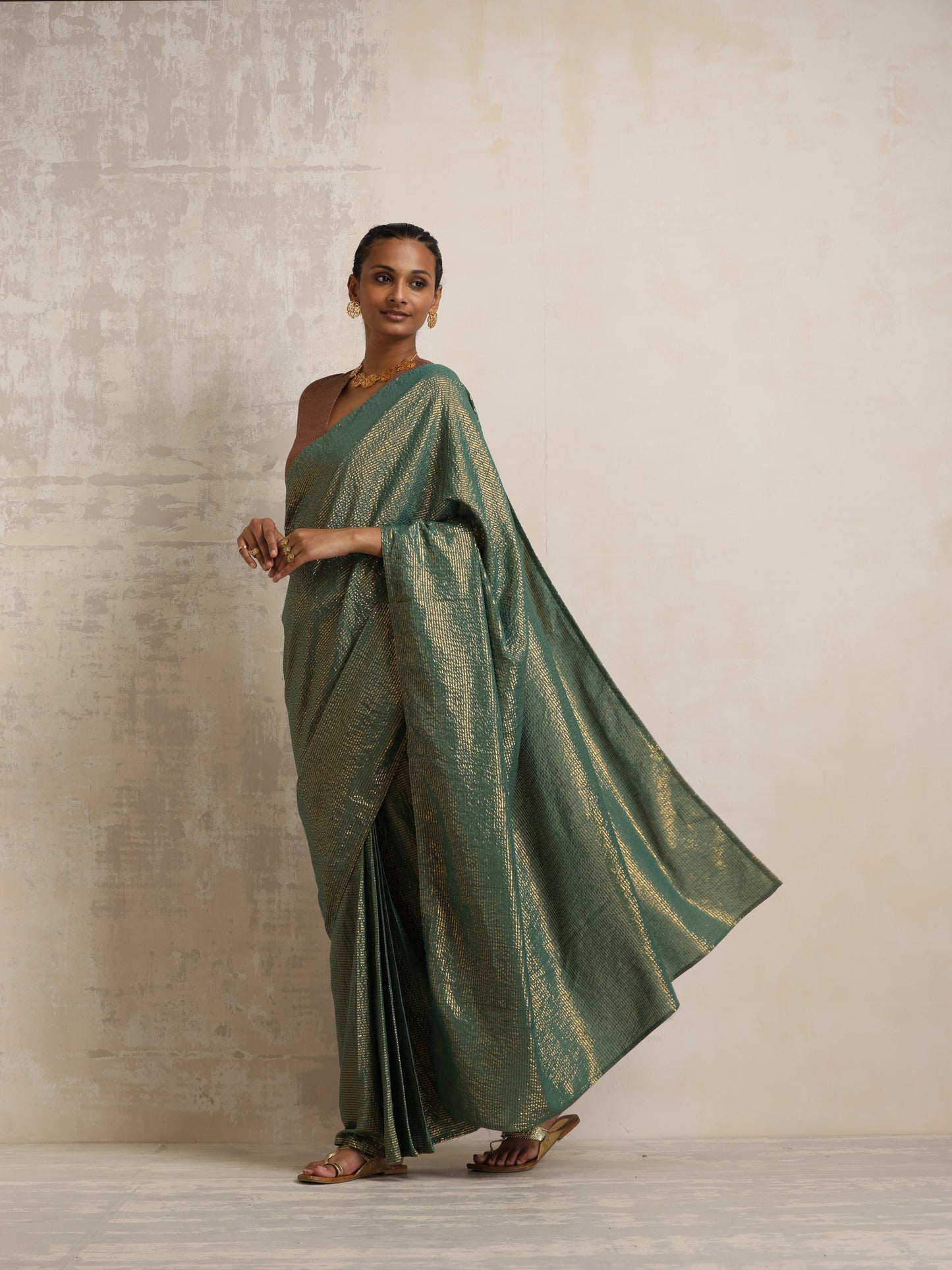 trueBrowns Dark Green Gold Metallic Ready To Wear Saree | Swadesiicart