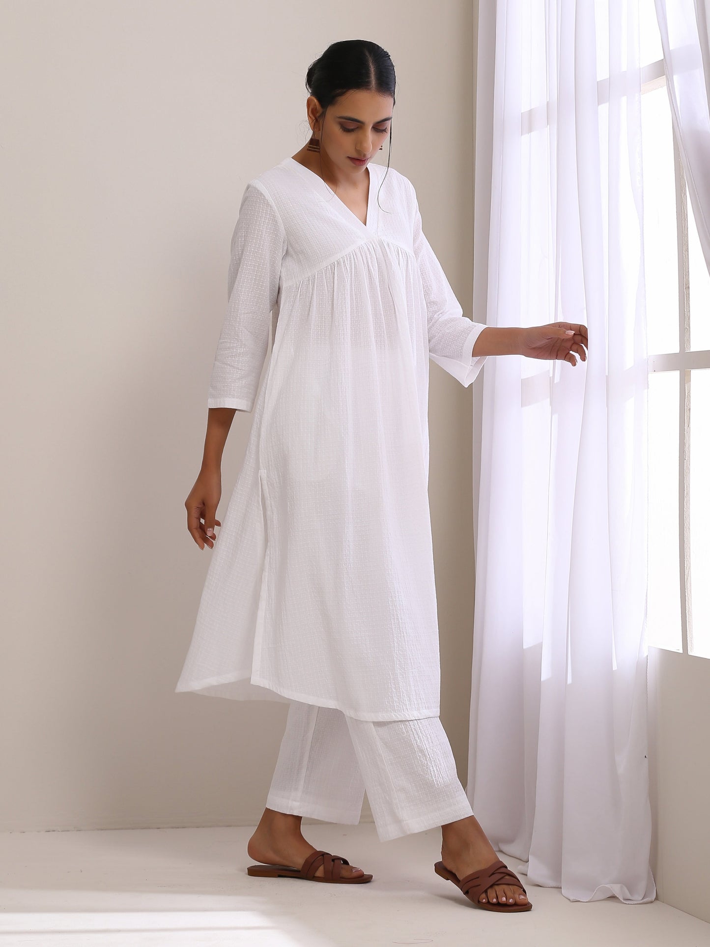 trueBrowns White Dobby Flared Slit Kurta Pant Set | Swadesiicart