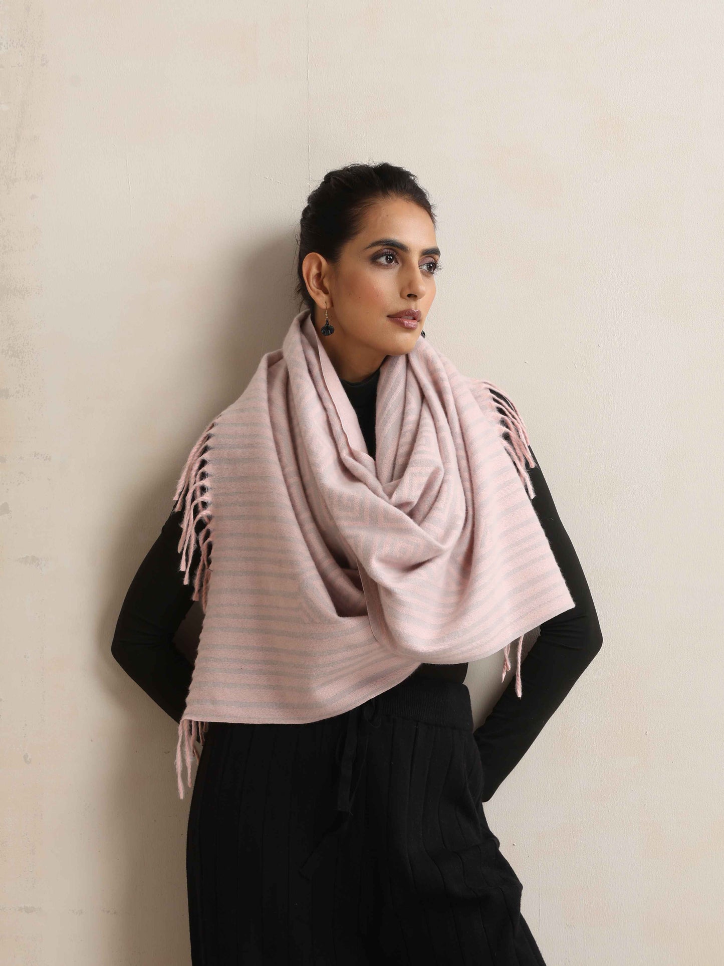 trueBrowns Pink Geometric Woollen Stole | Swadesiicart