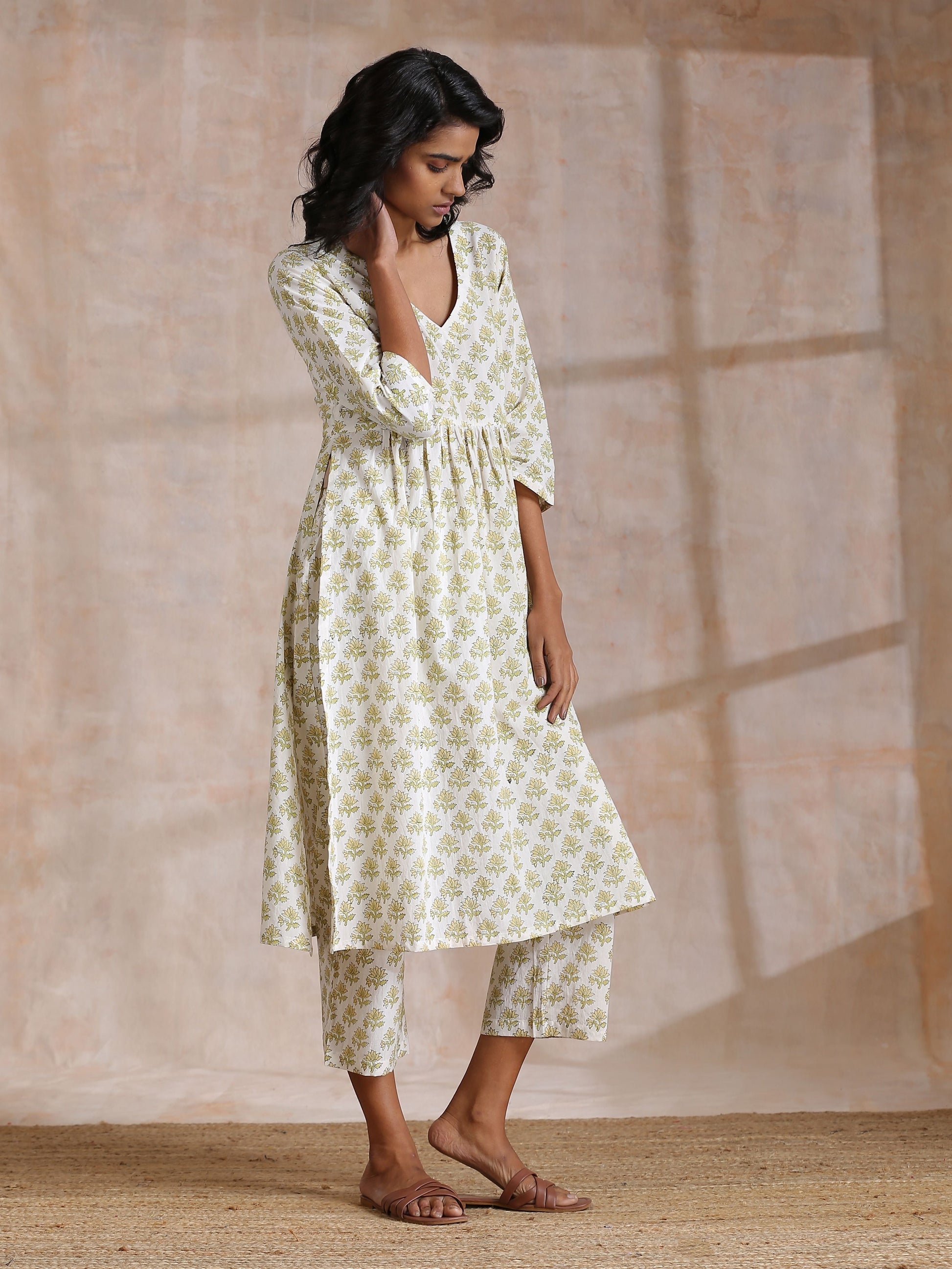 trueBrowns Green Buta On Off White Block Print Cotton Slit Gathered Kurta Set | Swadesiicart