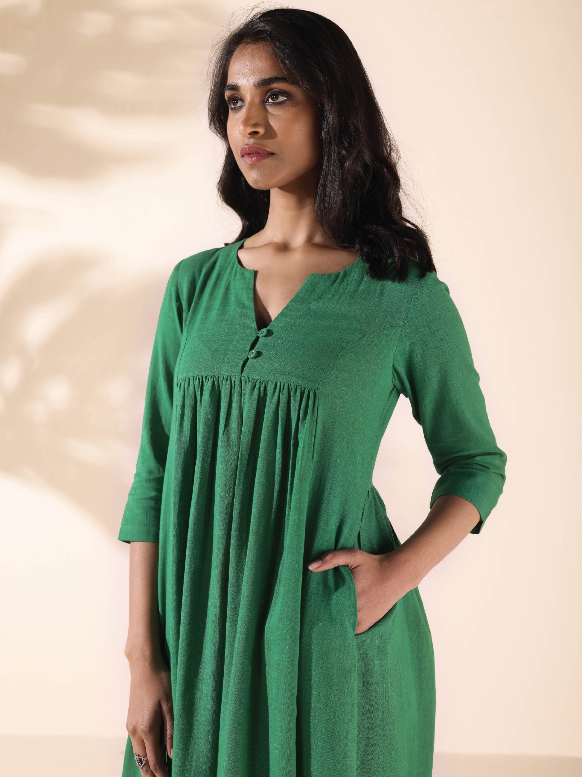 trueBrowns Green Cotton Long Kurta Pant Set | Swadesiicart