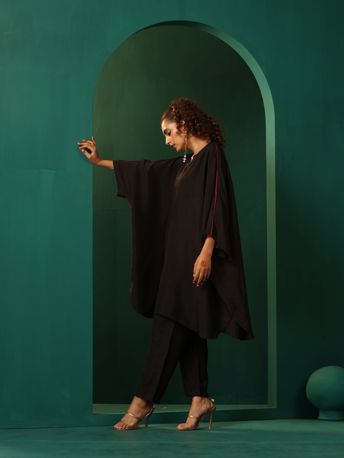 trueBrowns Black Silk Kaftan Pant Set | Swadesiicart
