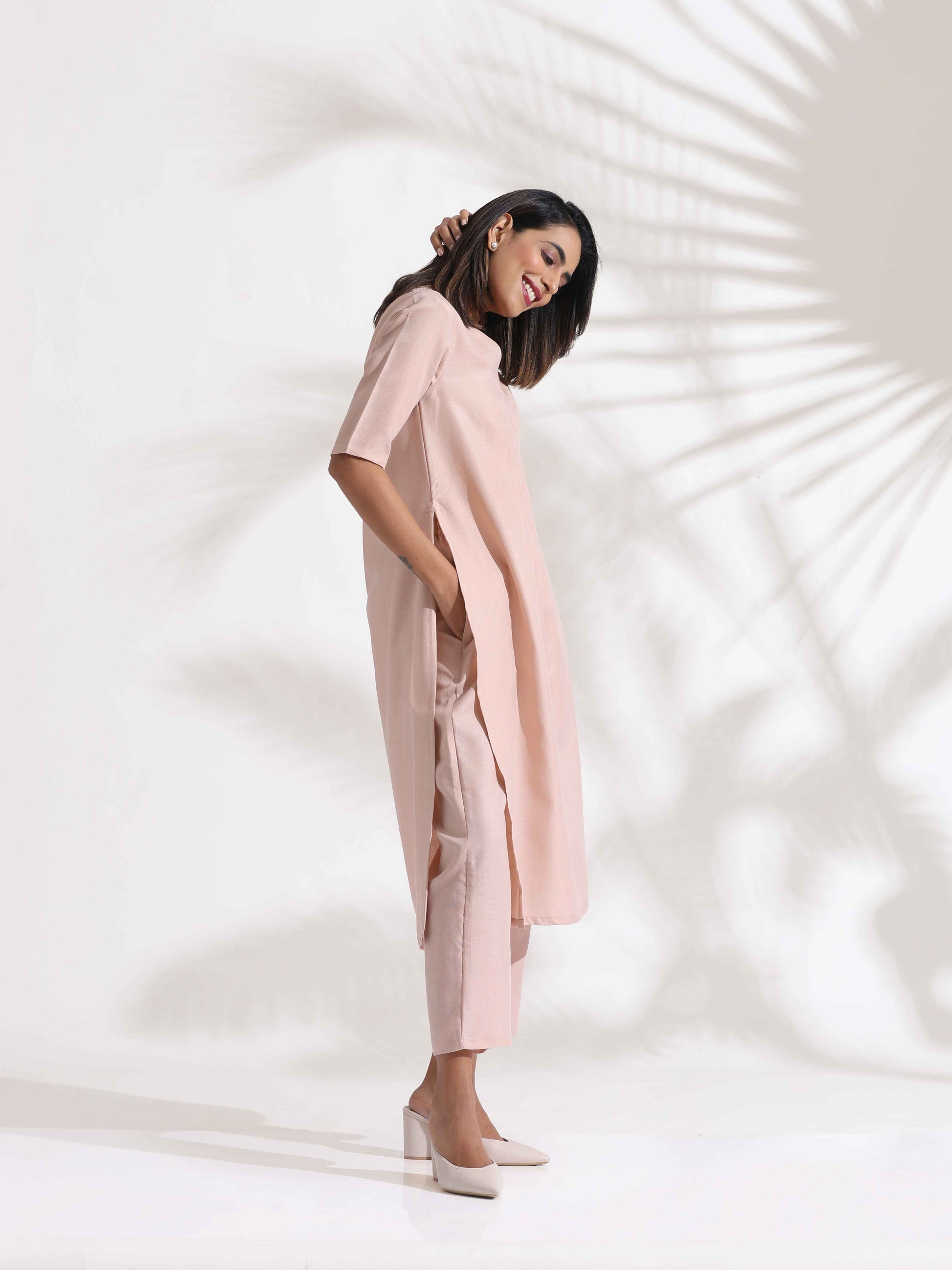 trueBrowns Light Pink Slub Kurta Set | Swadesiicart