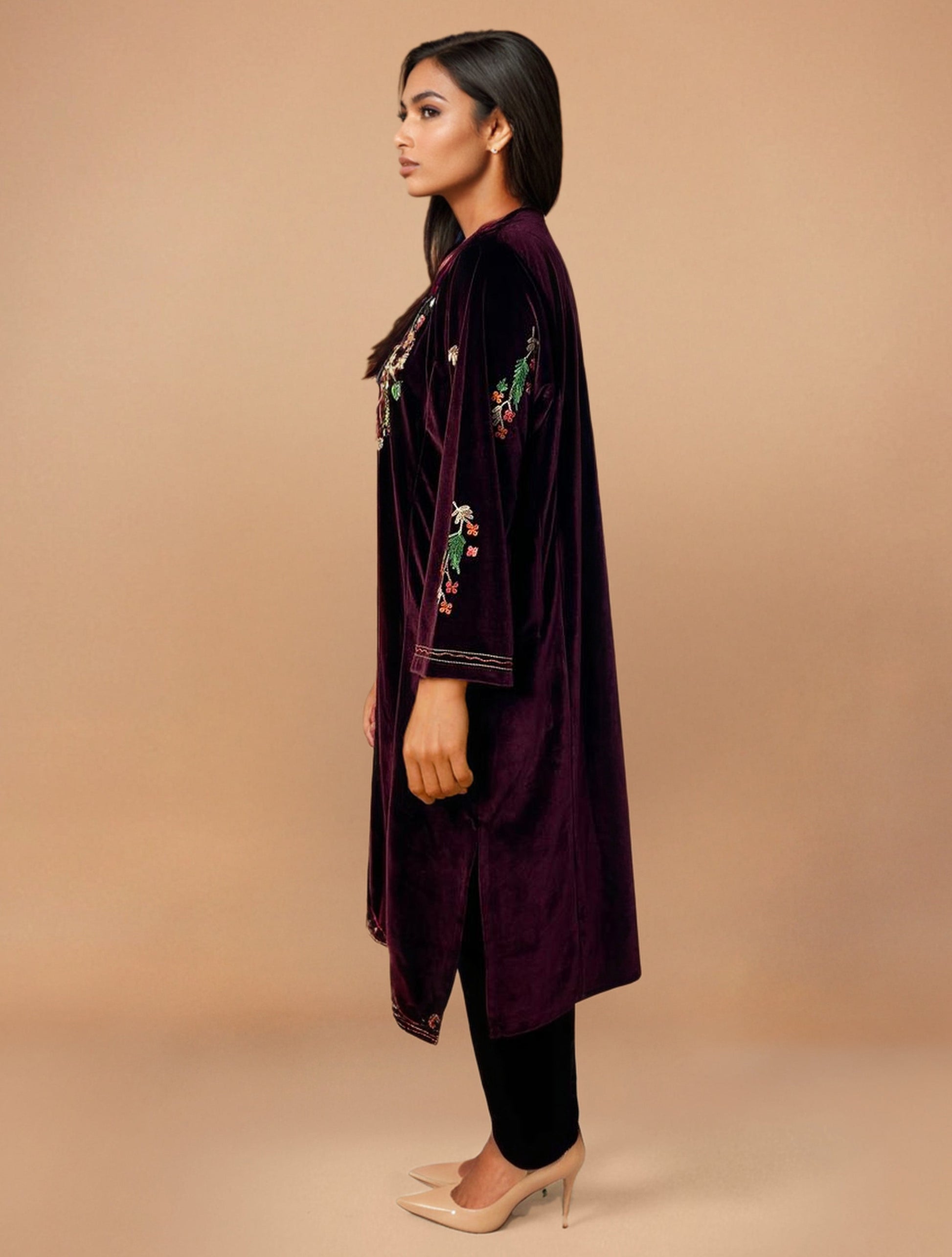 trueBrowns Maroon Velvet Embroidered Kurta Set | Swadesiicart