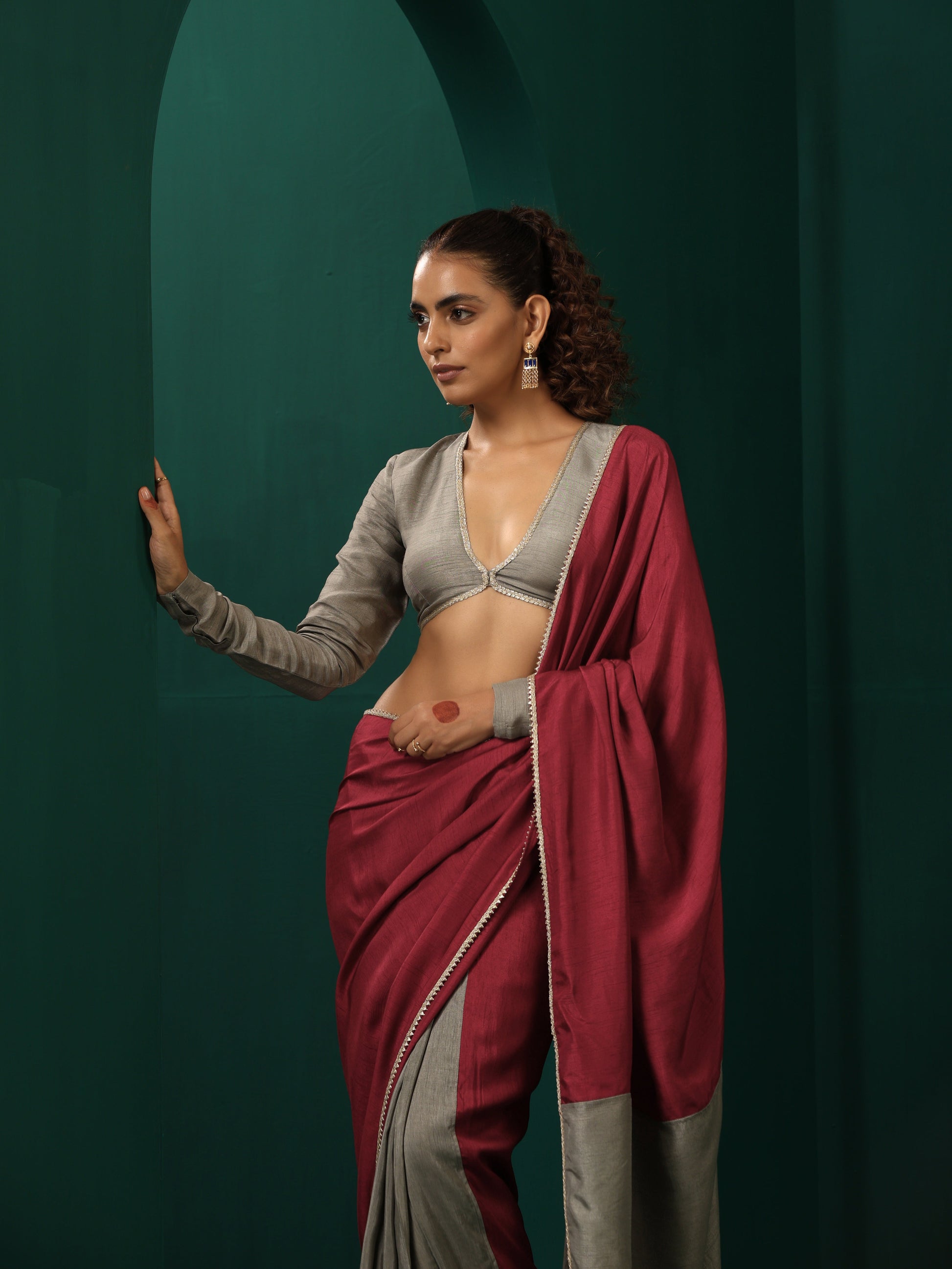 trueBrowns Grey Maroon Silk Ready to Wear Saree | Swadesiicart