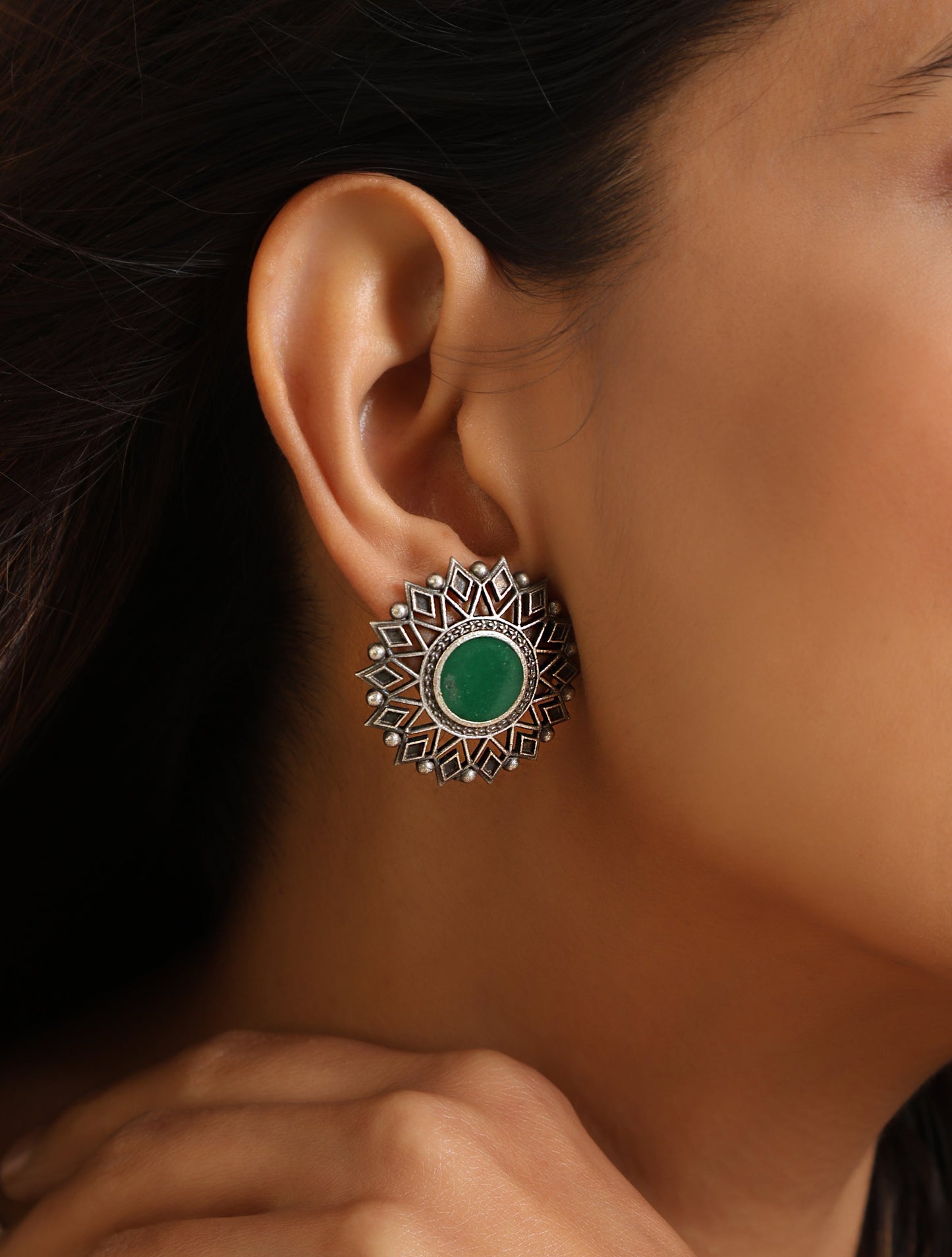 trueBrowns Silver Green Stud Earrings | Swadesiicart