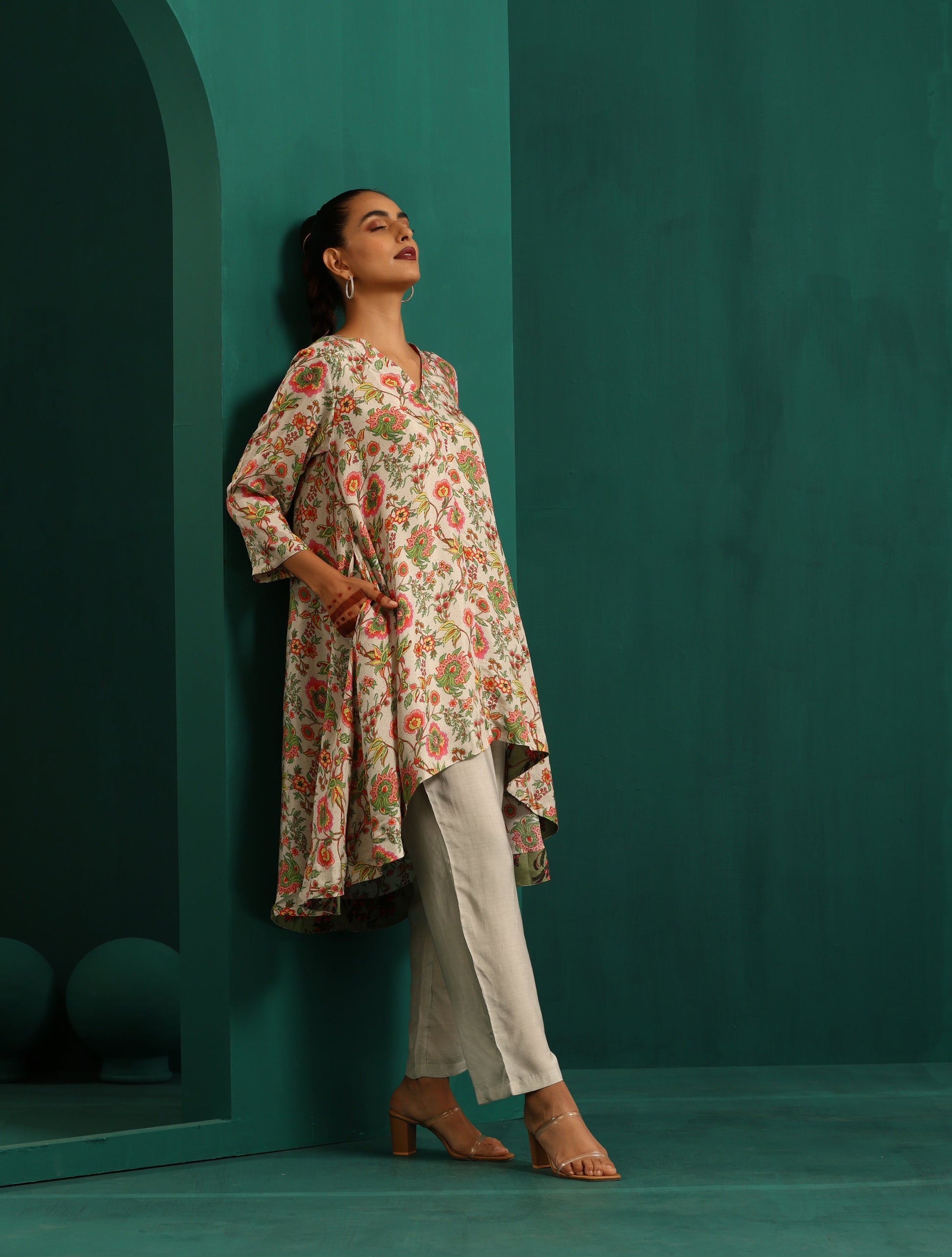 trueBrowns Off white Floral Jaal Muslin Silk Printed High Low Co-ord Set - Swadesiicart