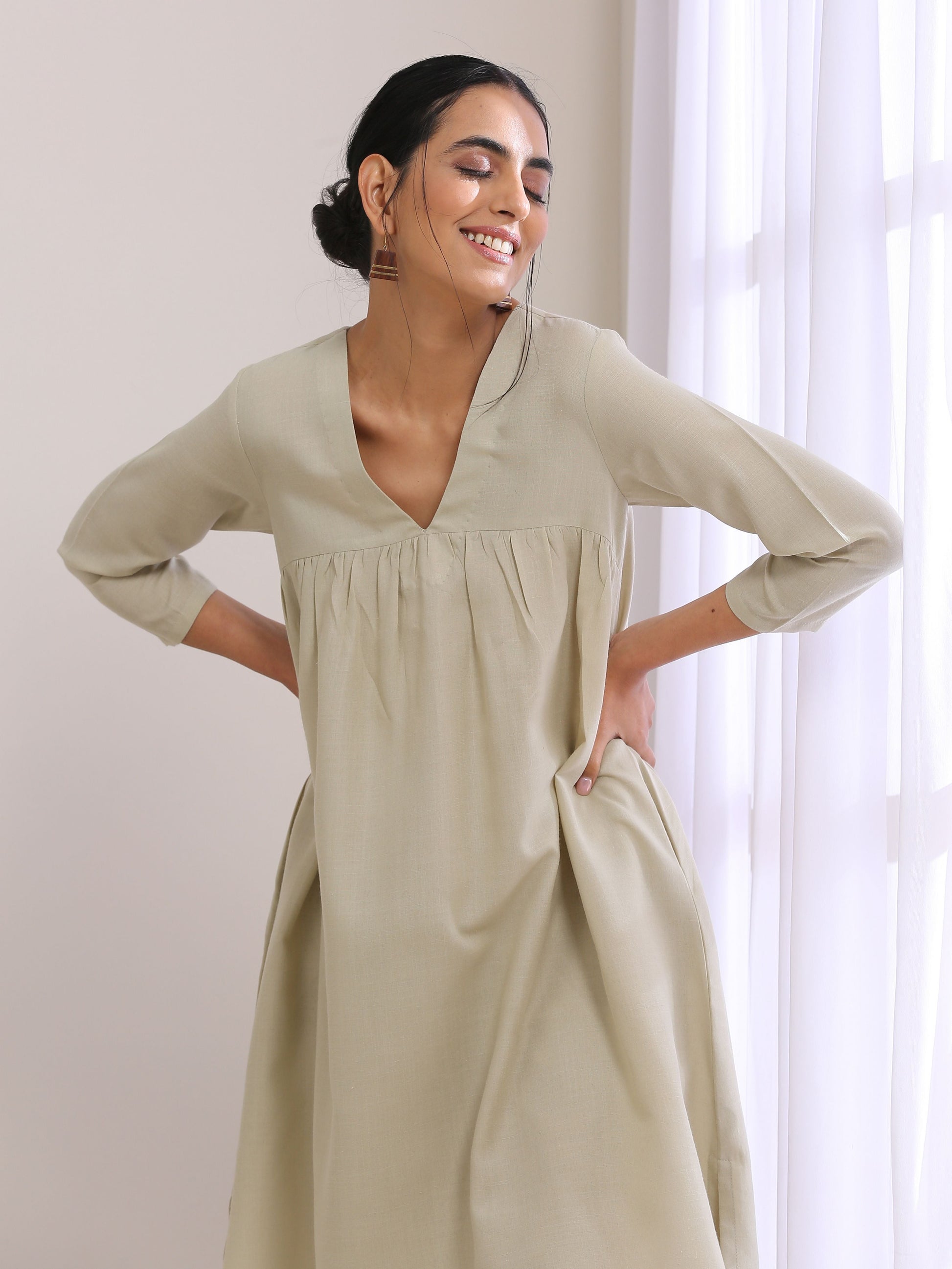 trueBrowns Light Grey Slub Gathered Kurta Pant Set | Swadesiicart