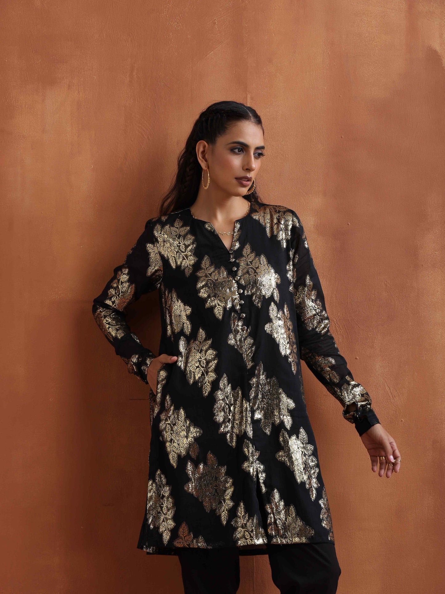 trueBrowns Black Metallic Straight Kurta Co-ord Set - Swadesiicart