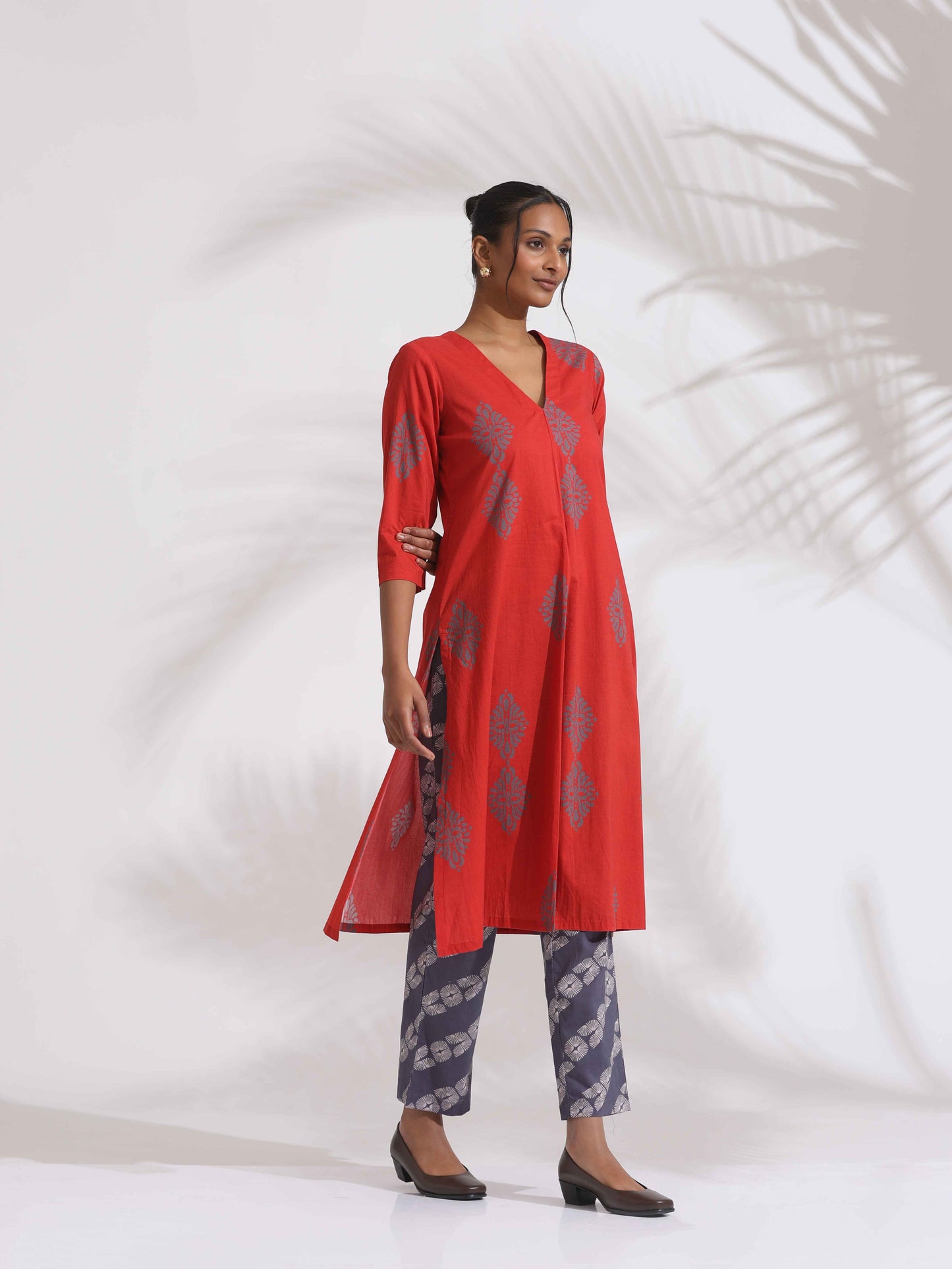 trueBrowns Red Cotton Print Kurta Set | Swadesiicart